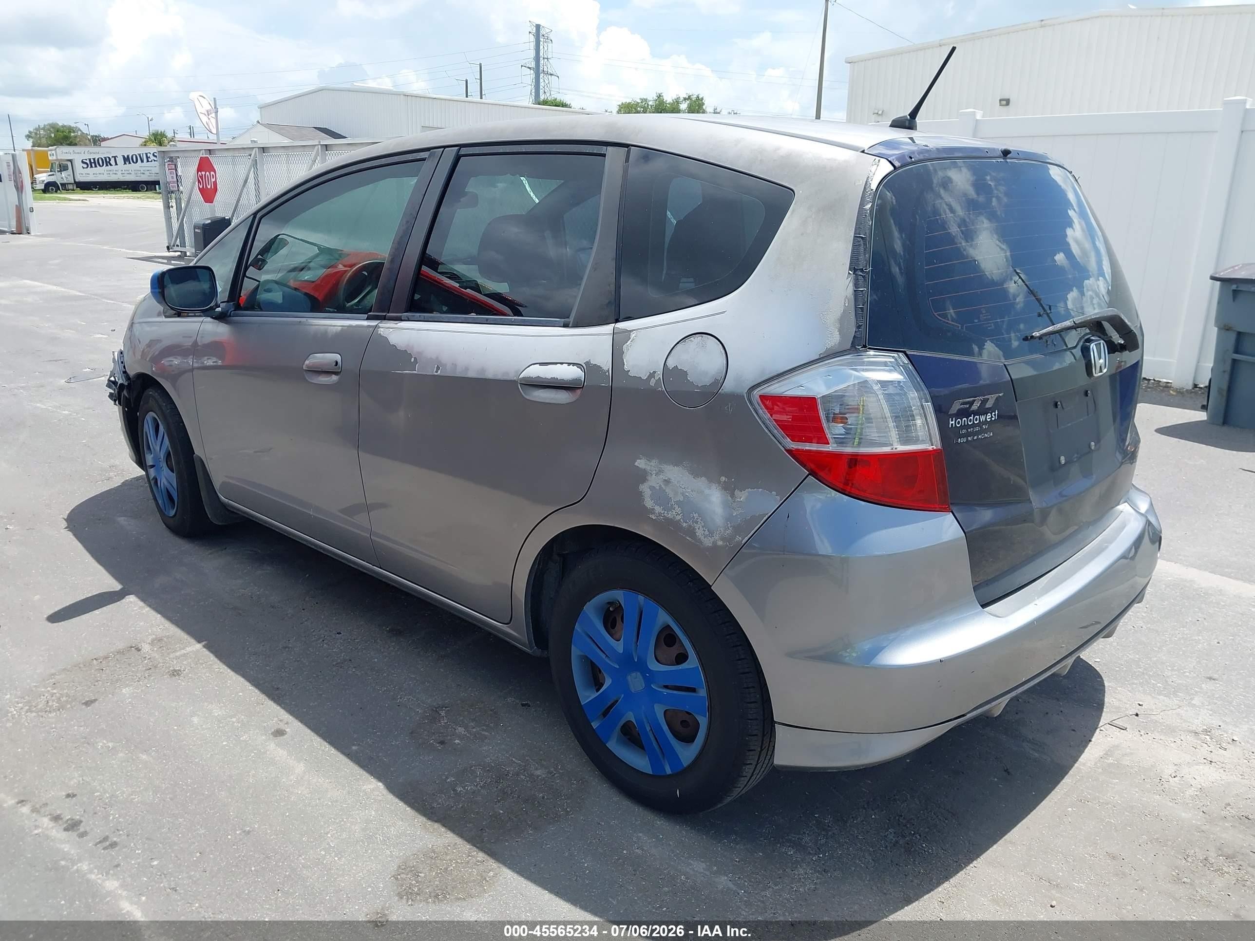 2009 Honda Fit   Silver vin: JHMGE88269S022394