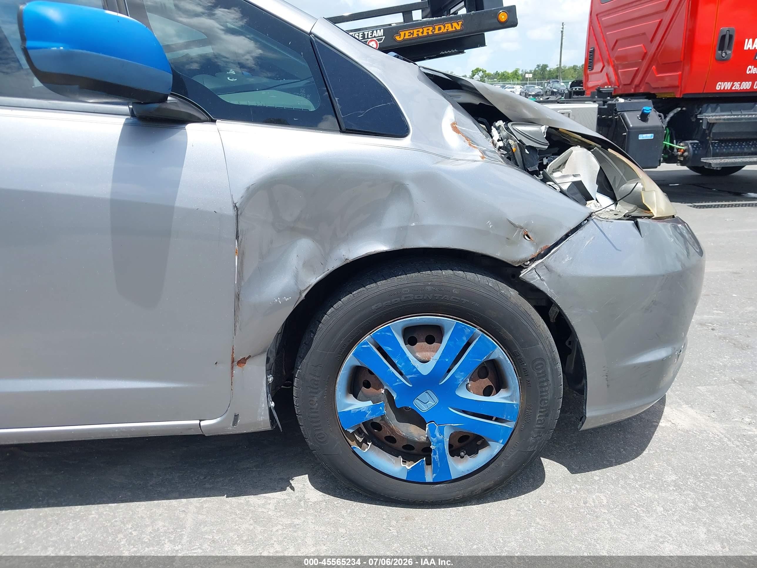 2009 Honda Fit   Silver vin: JHMGE88269S022394