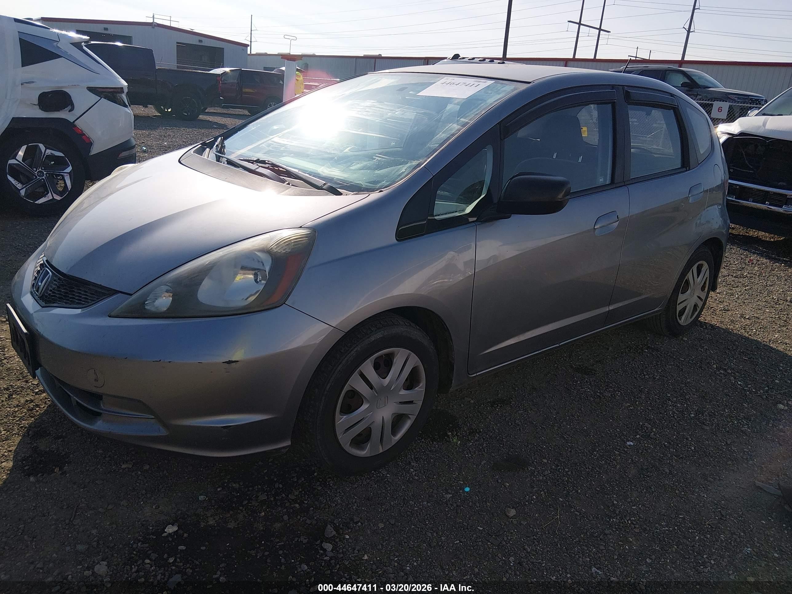 2009 Honda Fit   Silver vin: JHMGE88289S069832