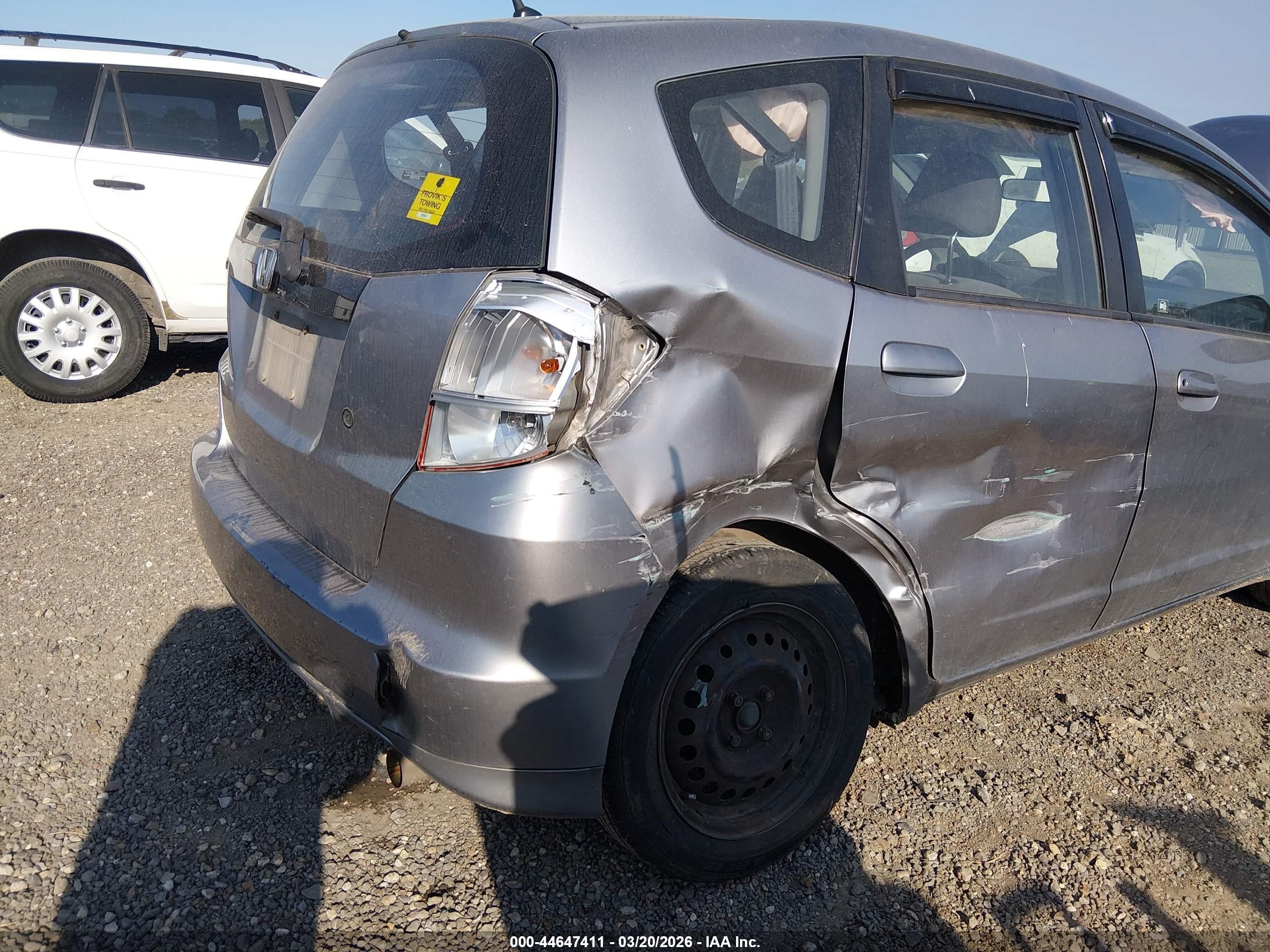 2009 Honda Fit   Silver vin: JHMGE88289S069832