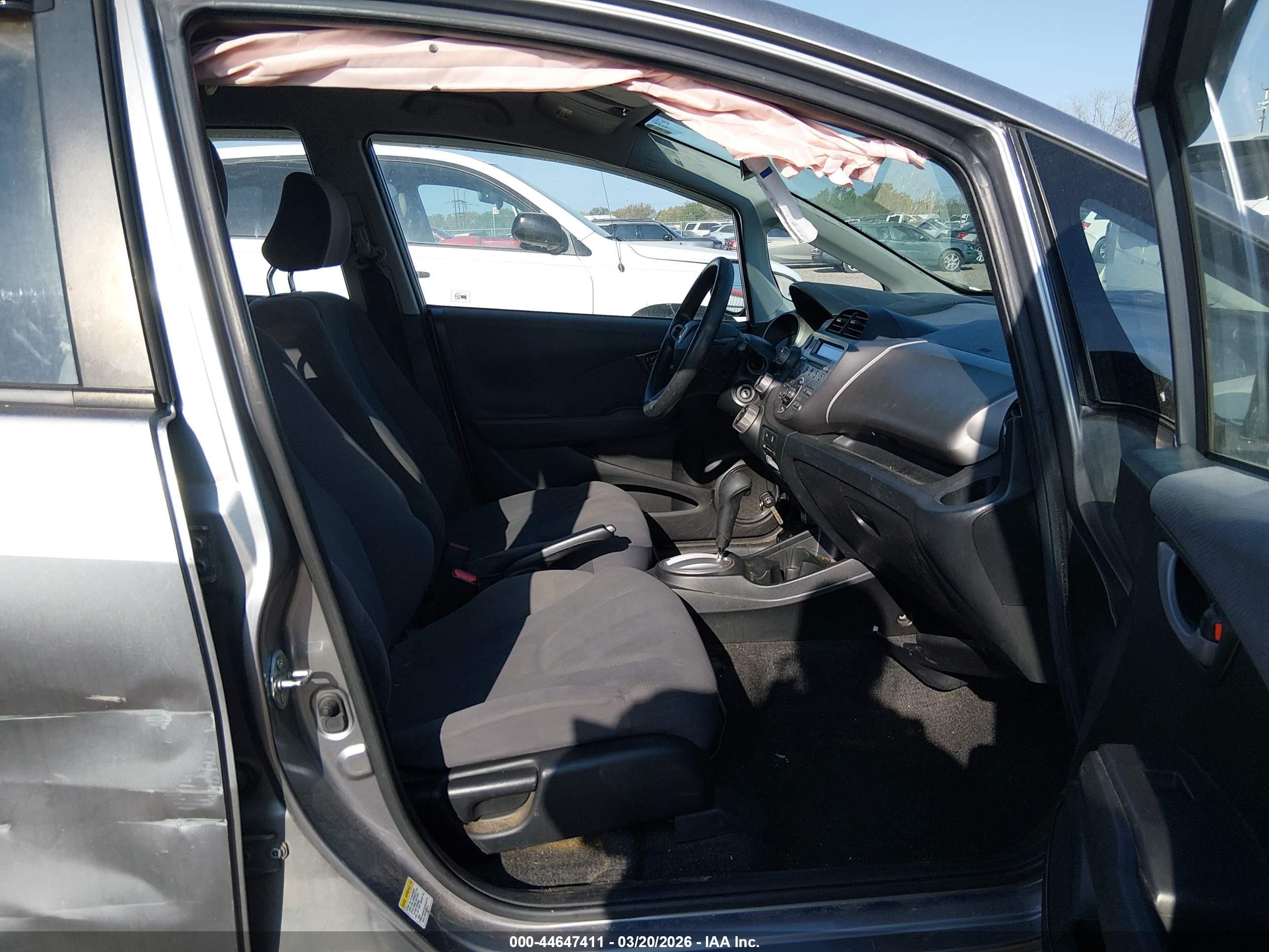 2009 Honda Fit   Silver vin: JHMGE88289S069832