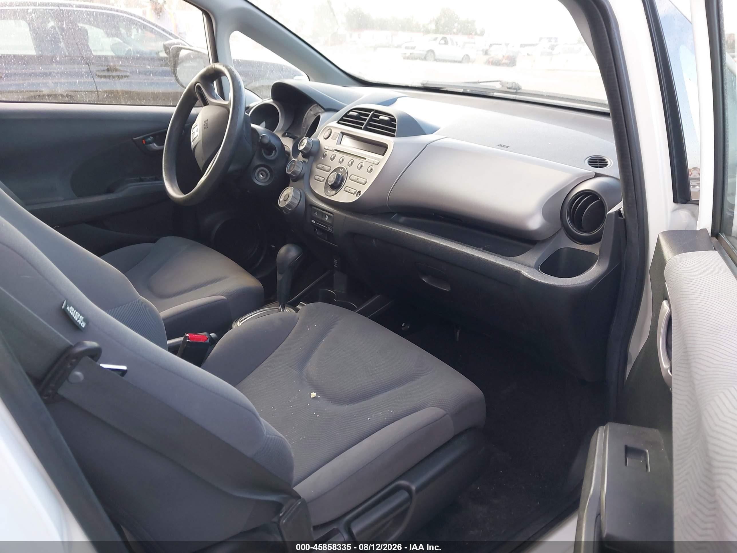 2009 Honda Fit   White vin: JHMGE88299C002232