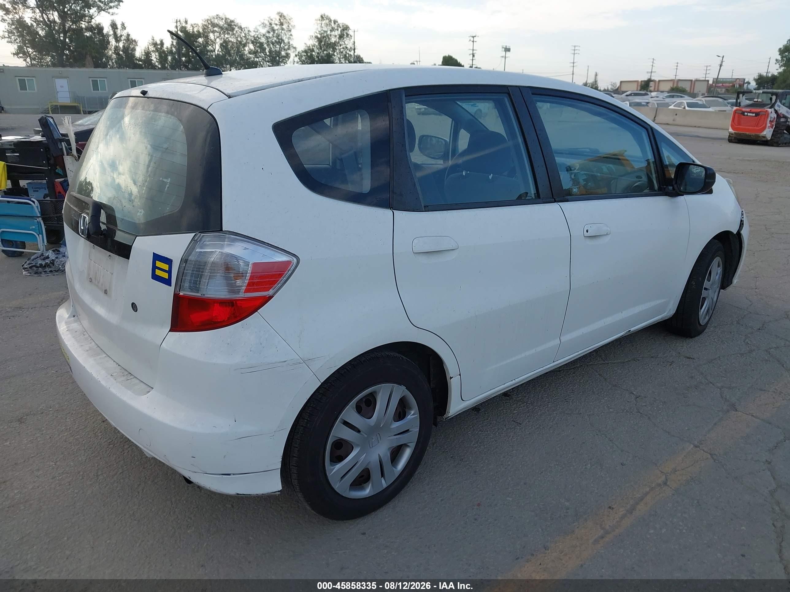 2009 Honda Fit   White vin: JHMGE88299C002232