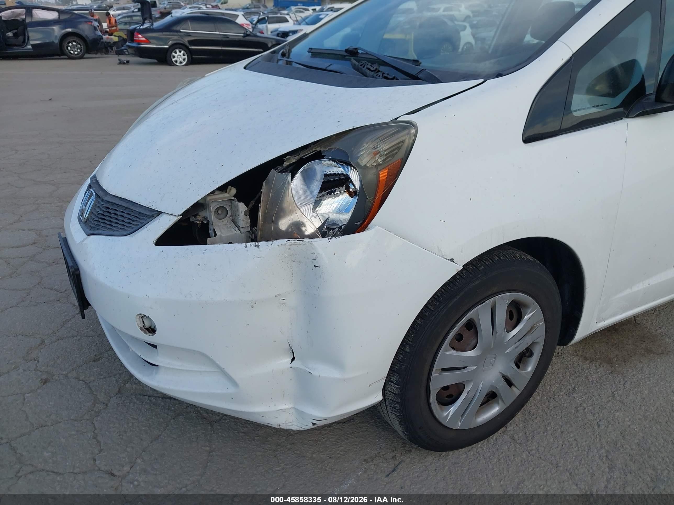 2009 Honda Fit   White vin: JHMGE88299C002232