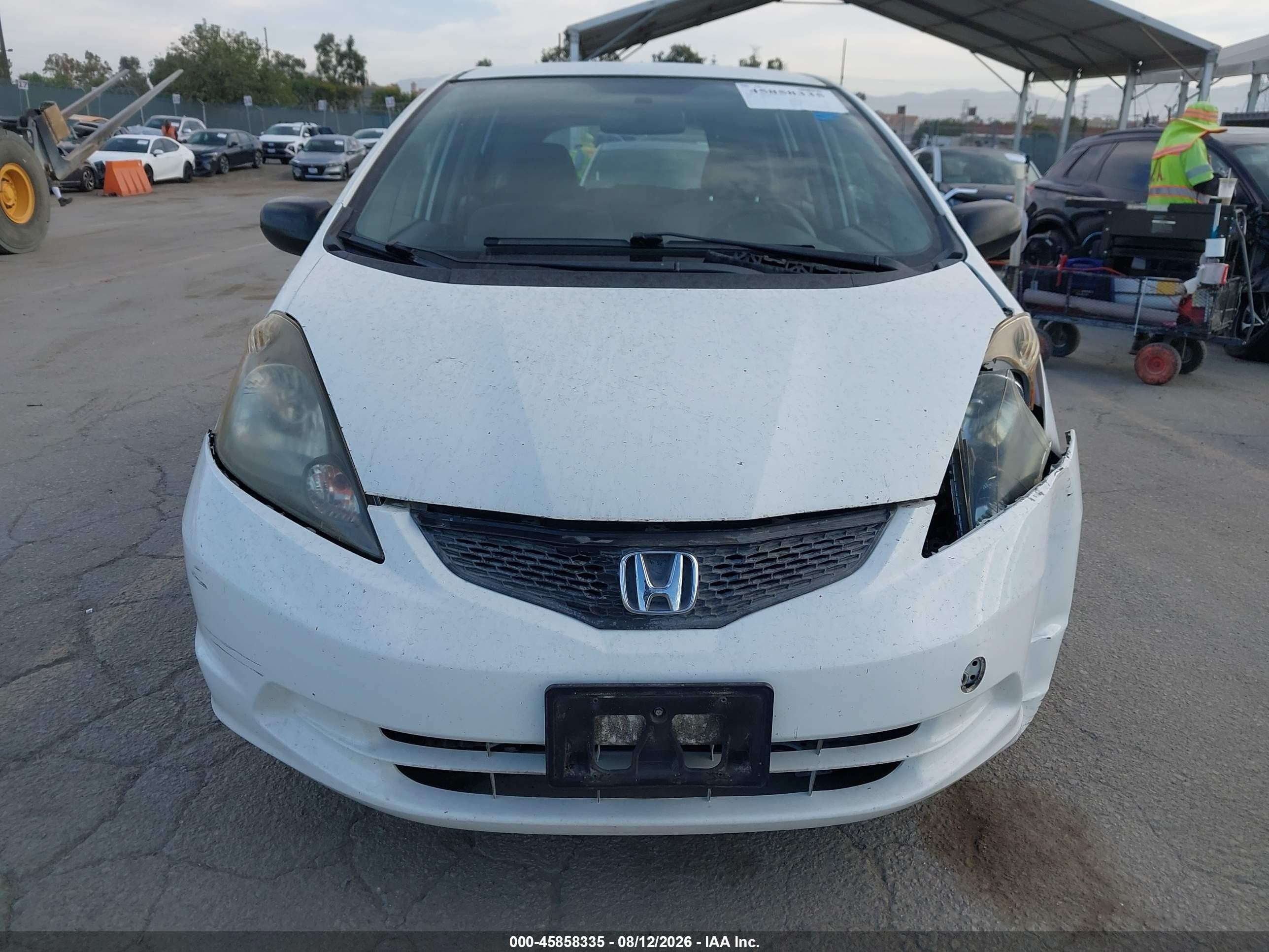 2009 Honda Fit   White vin: JHMGE88299C002232