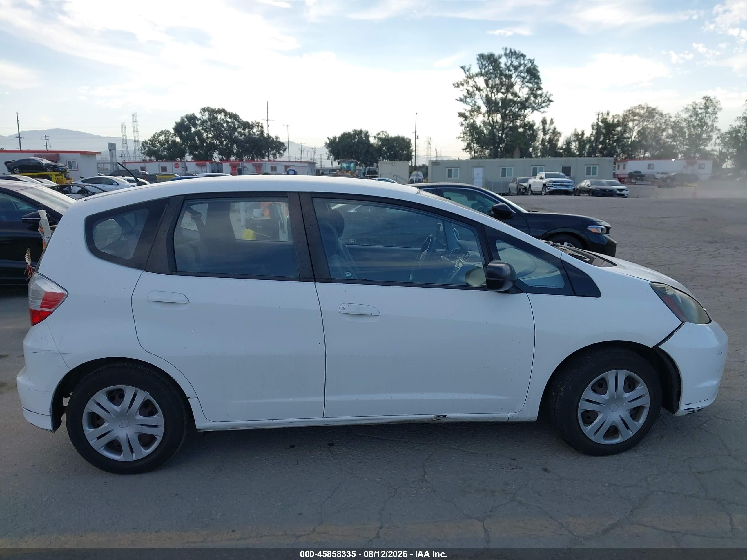 2009 Honda Fit   White vin: JHMGE88299C002232
