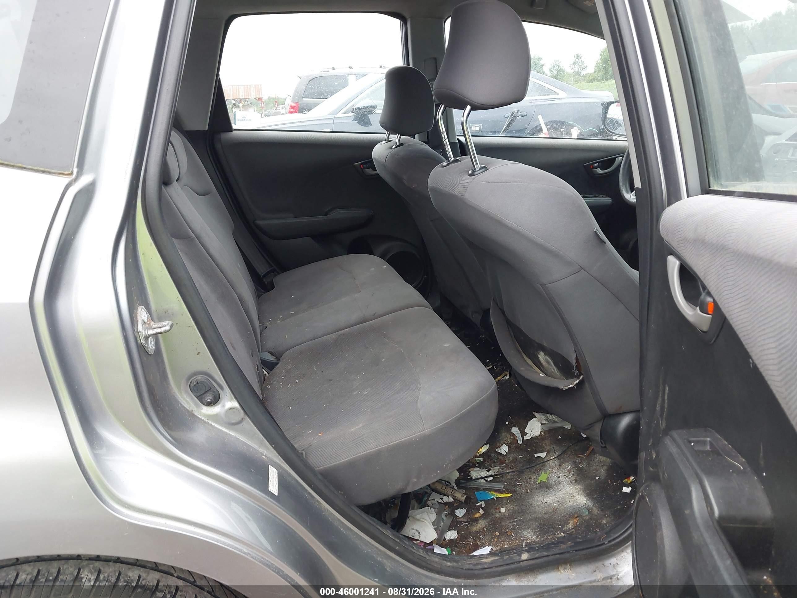 2009 Honda Fit   Silver vin: JHMGE88299S015651