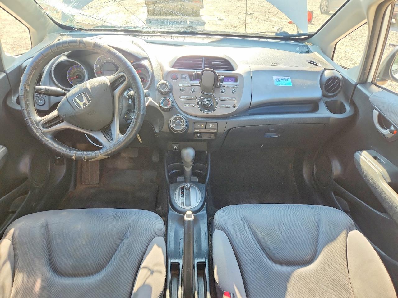 2009 Honda Fit White vin: JHMGE88299S021921