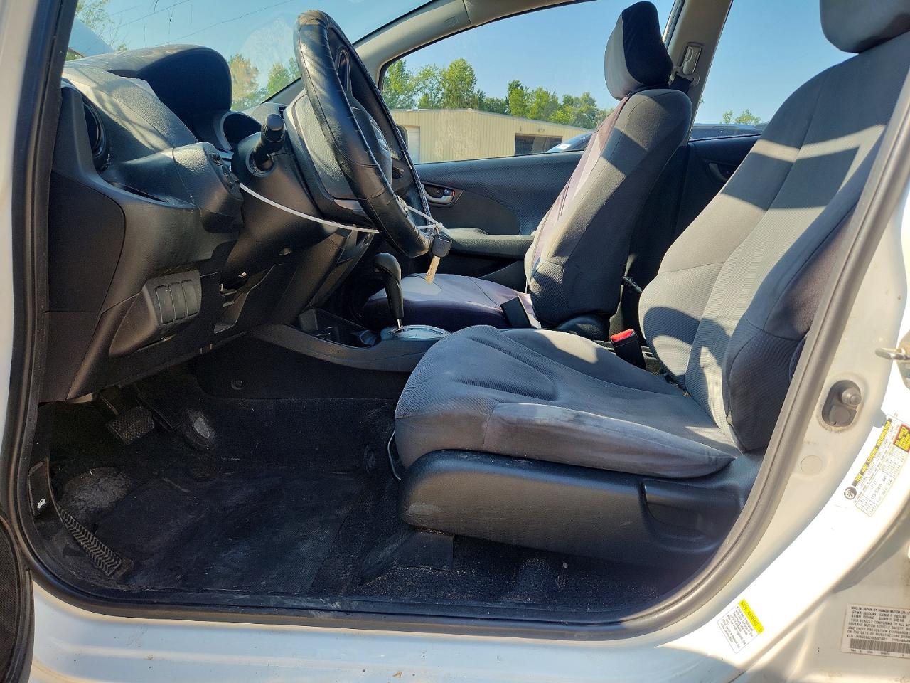 2009 Honda Fit White vin: JHMGE88299S021921