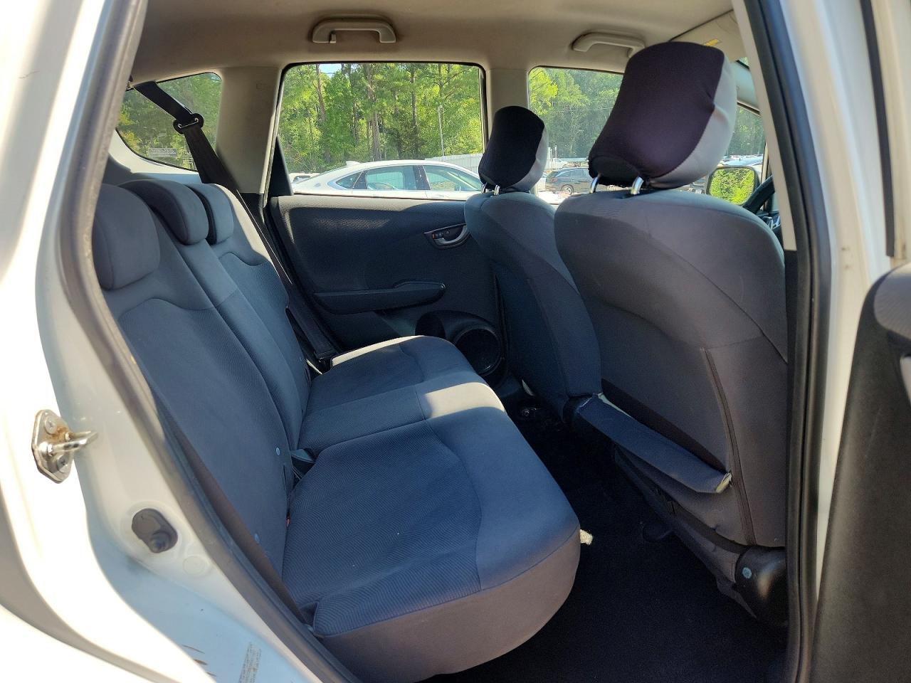 2009 Honda Fit White vin: JHMGE88299S021921