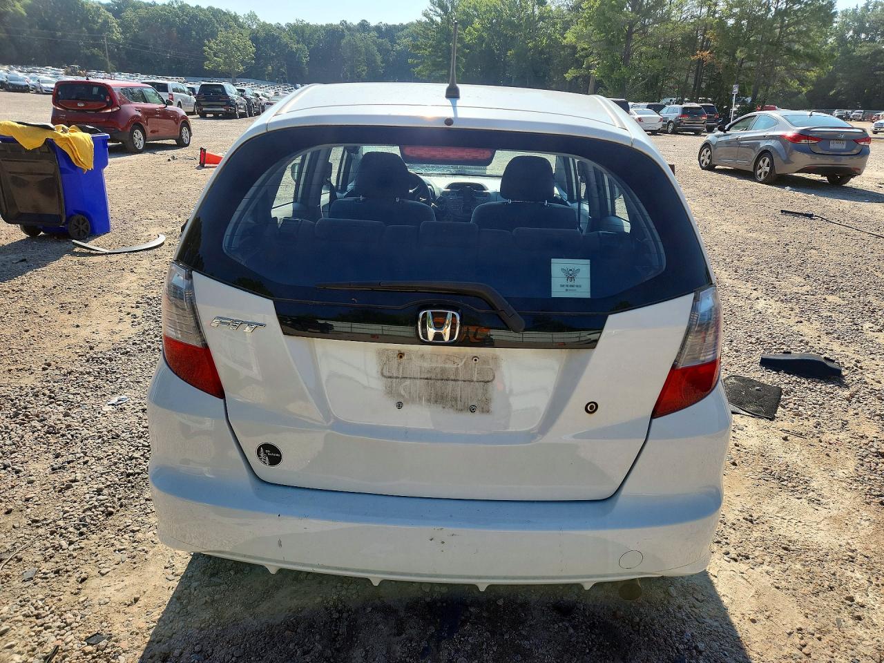 2009 Honda Fit White vin: JHMGE88299S021921
