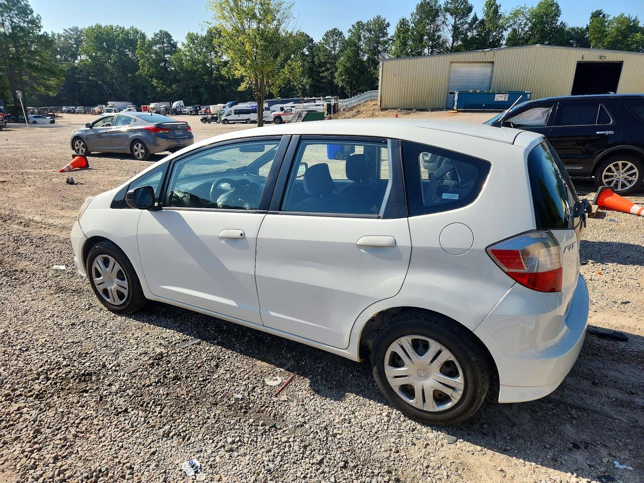 2009 Honda Fit White vin: JHMGE88299S021921