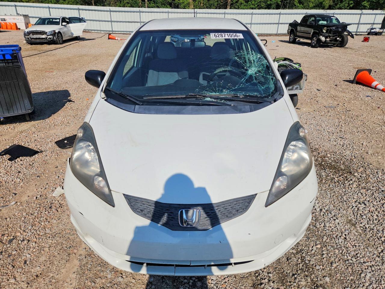 2009 Honda Fit White vin: JHMGE88299S021921