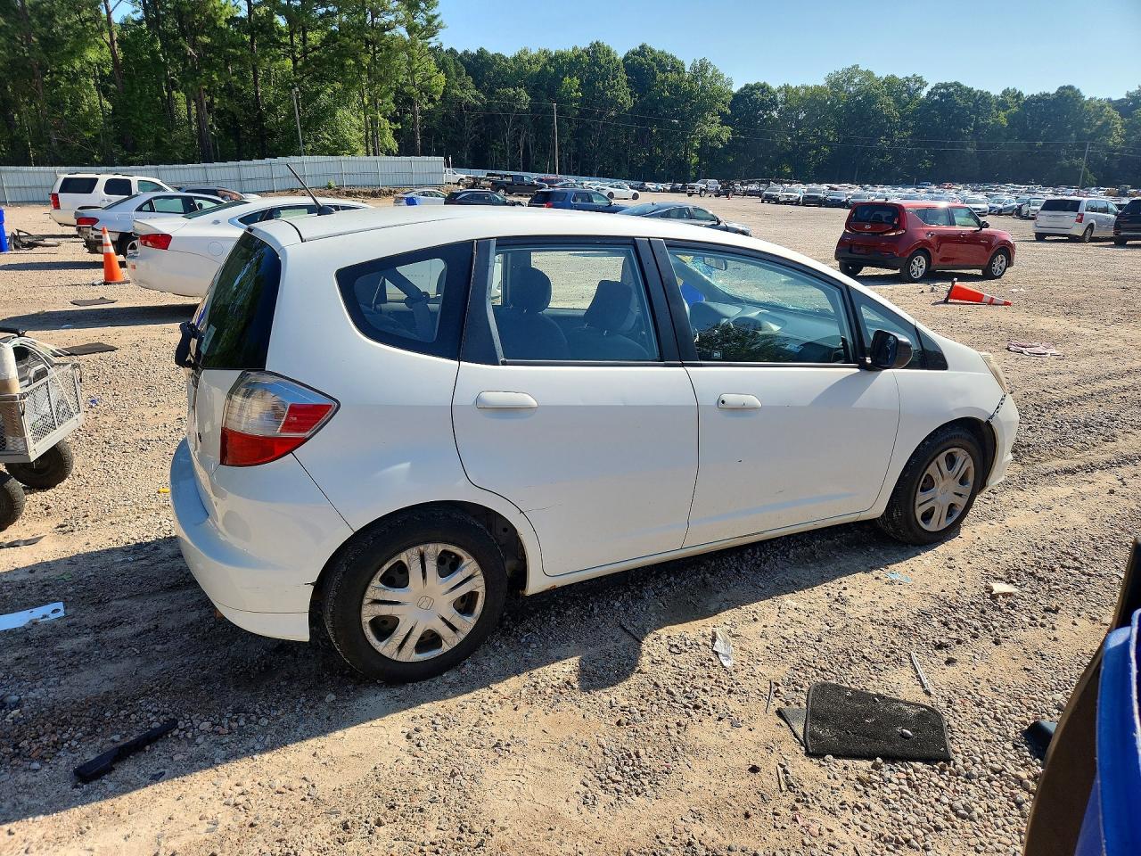 2009 Honda Fit White vin: JHMGE88299S021921