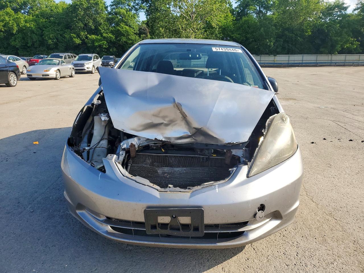 2009 Honda Fit Silver vin: JHMGE88299S043949