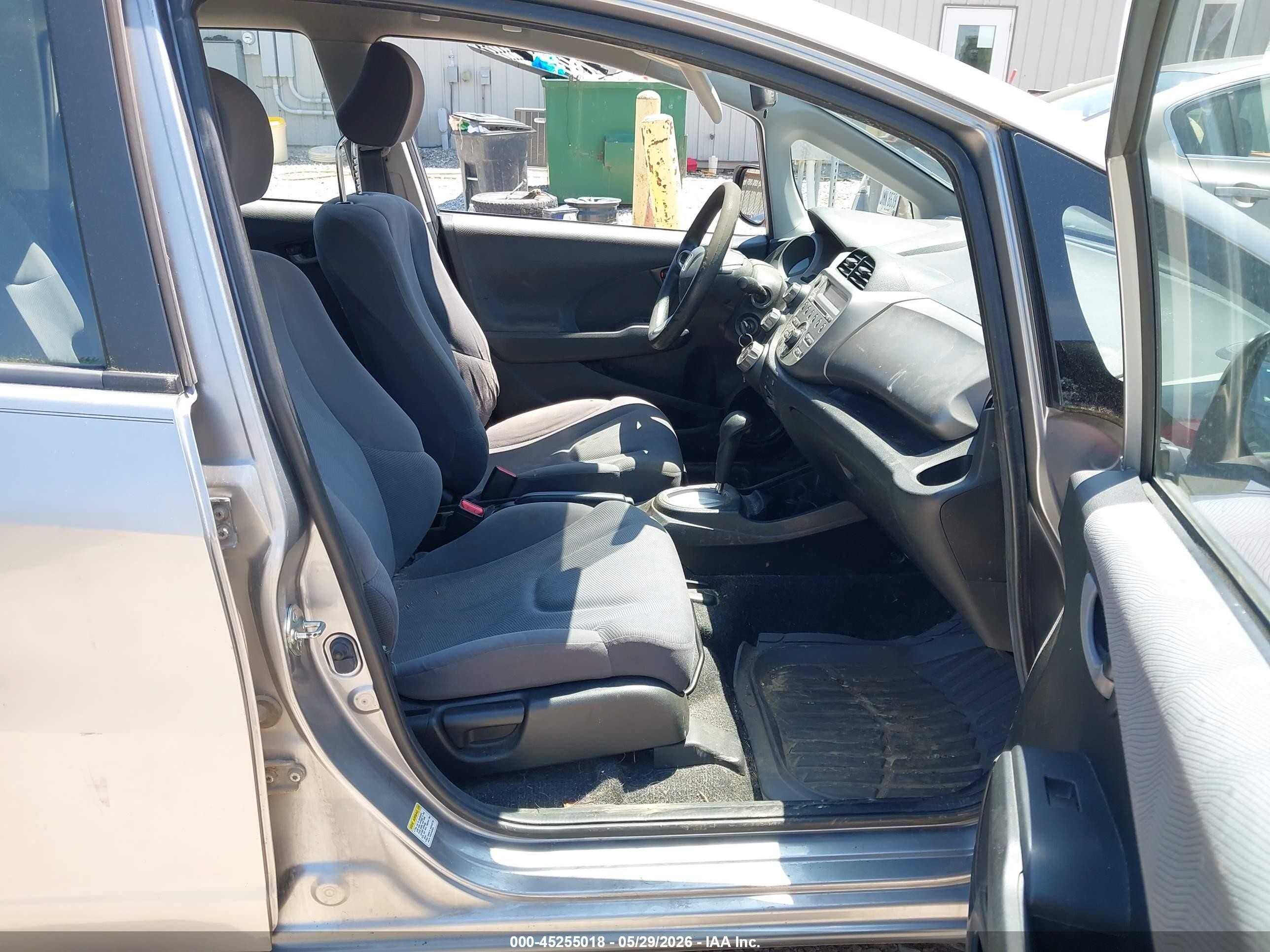 2009 Honda Fit   Silver vin: JHMGE88299S045779