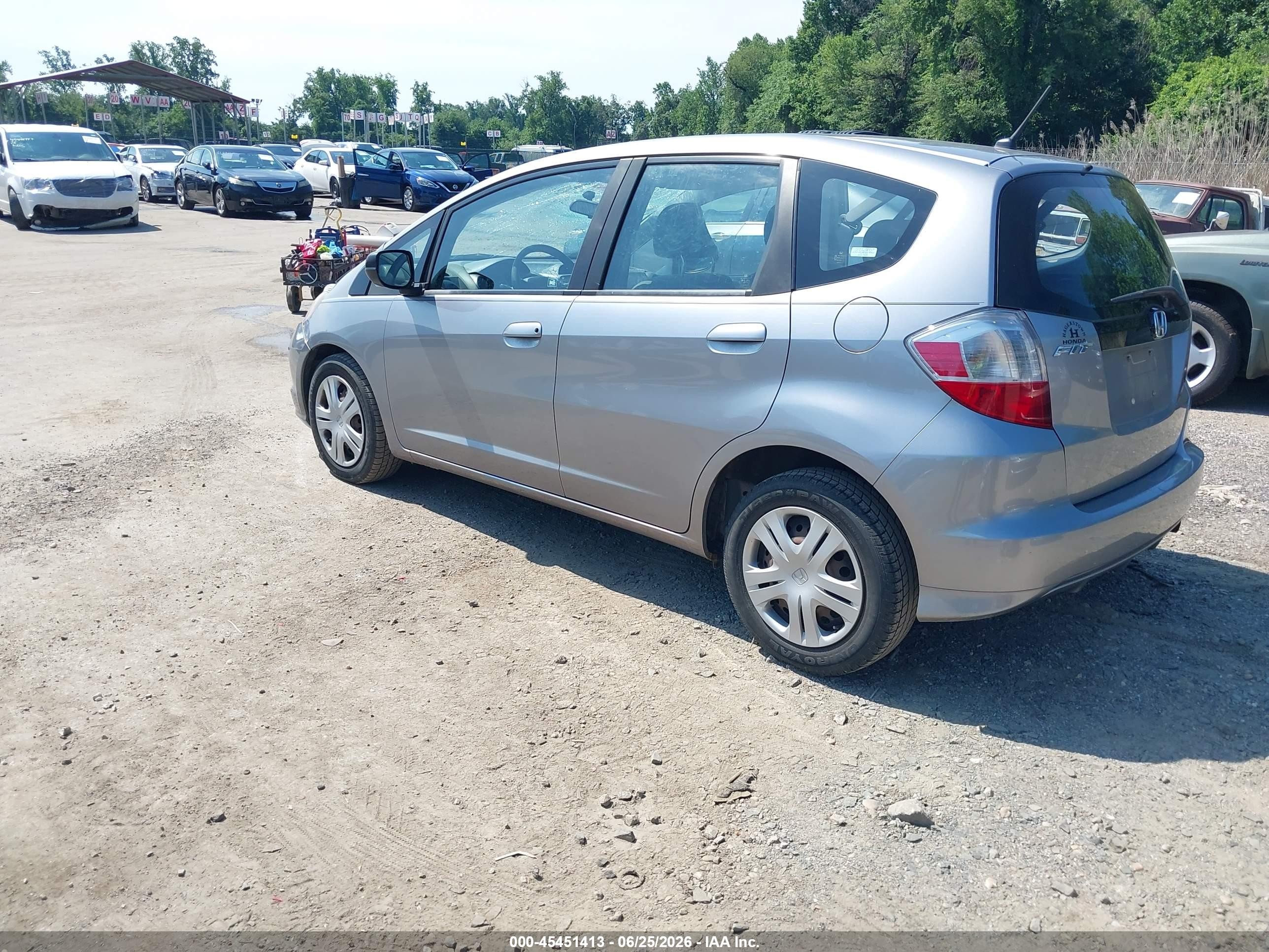 2009 Honda Fit   Silver vin: JHMGE88299S055051