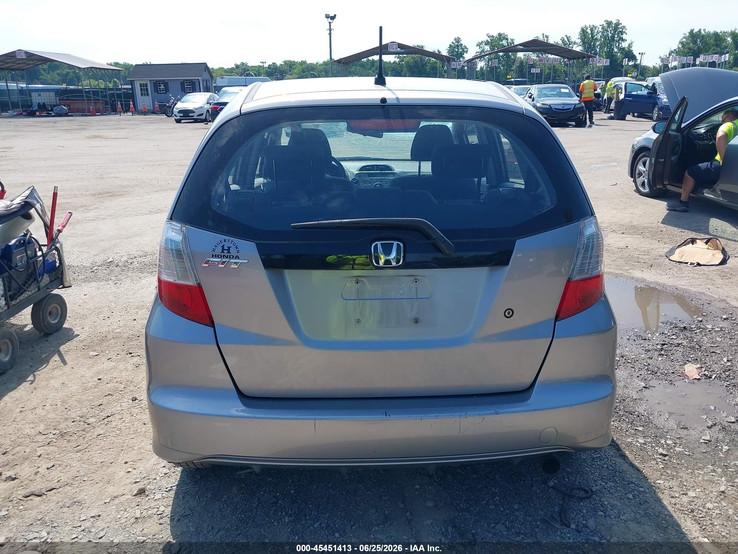 2009 Honda Fit   Silver vin: JHMGE88299S055051