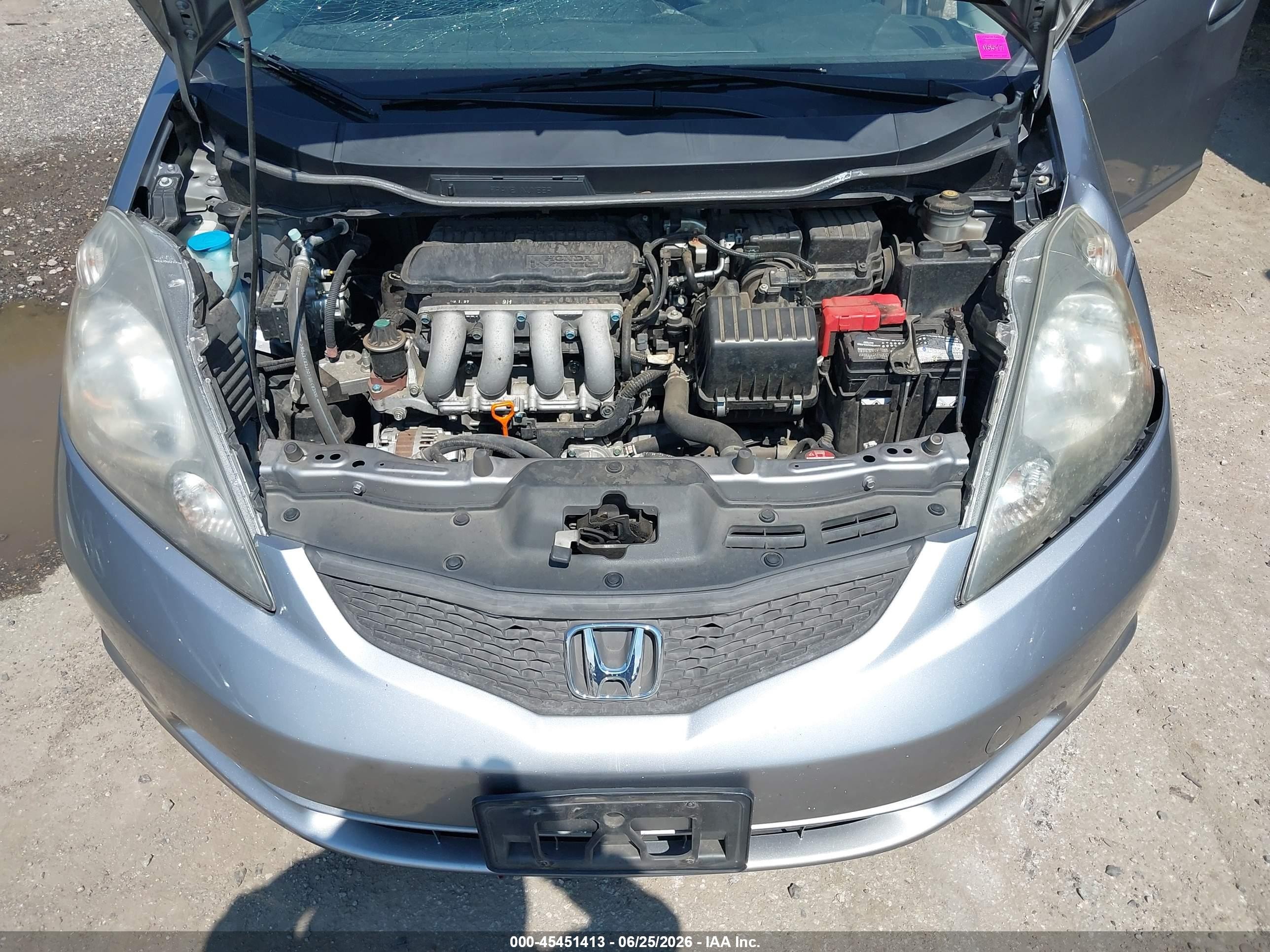 2009 Honda Fit   Silver vin: JHMGE88299S055051