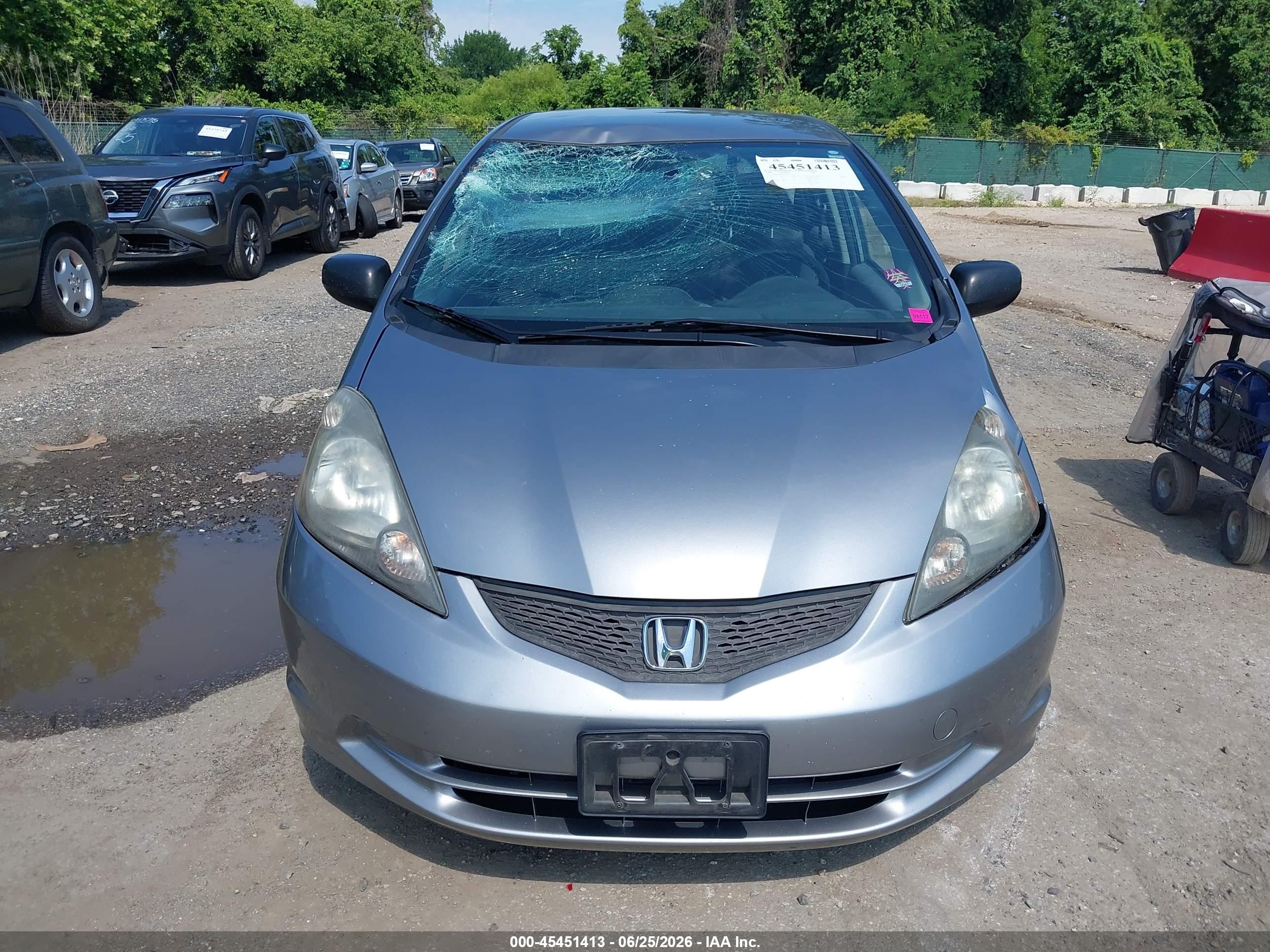 2009 Honda Fit   Silver vin: JHMGE88299S055051