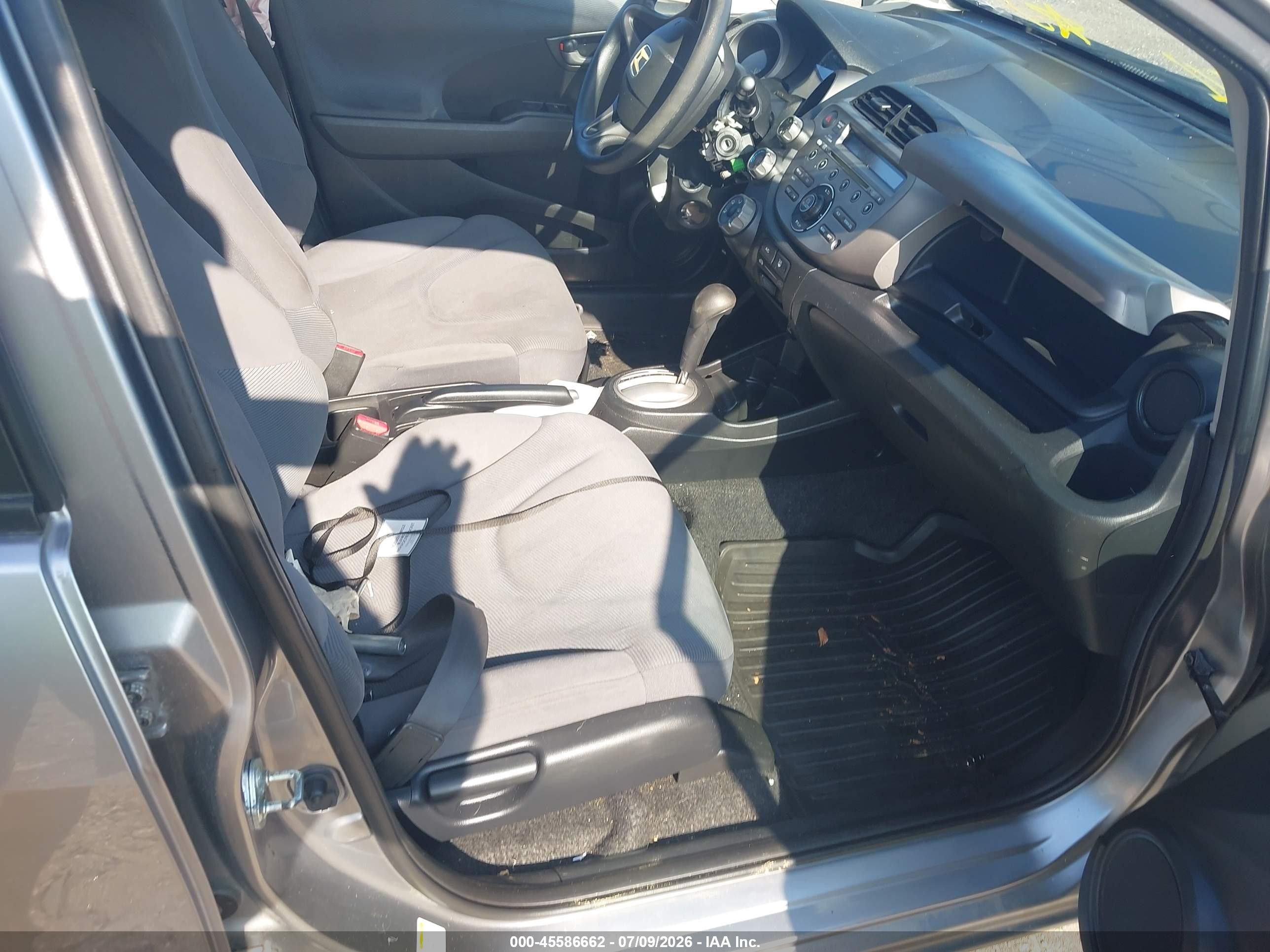 2009 Honda Fit   Silver vin: JHMGE88299S061450