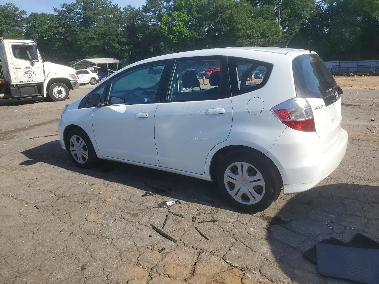 2009 Honda Fit White vin: JHMGE882X9C005639