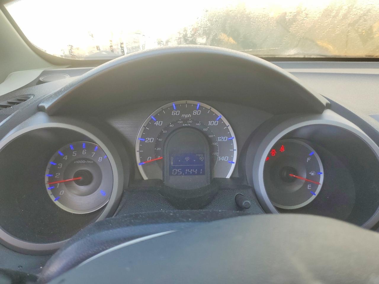 2009 Honda Fit White vin: JHMGE882X9C005639