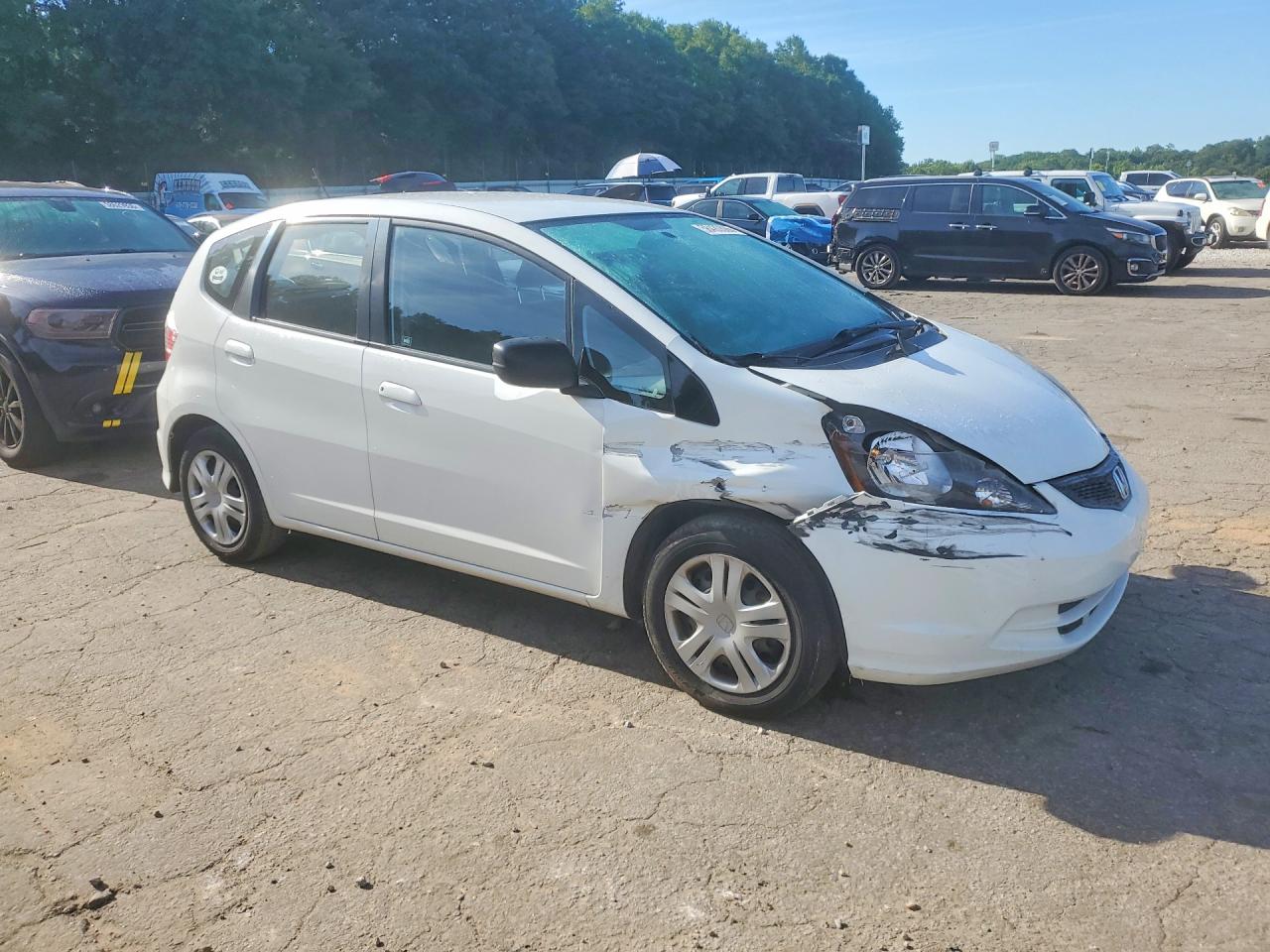 2009 Honda Fit White vin: JHMGE882X9C005639