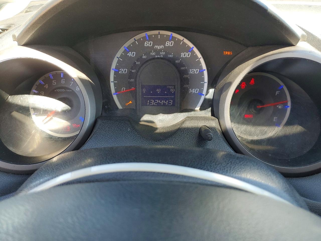 2009 Honda Fit White vin: JHMGE882X9S021913