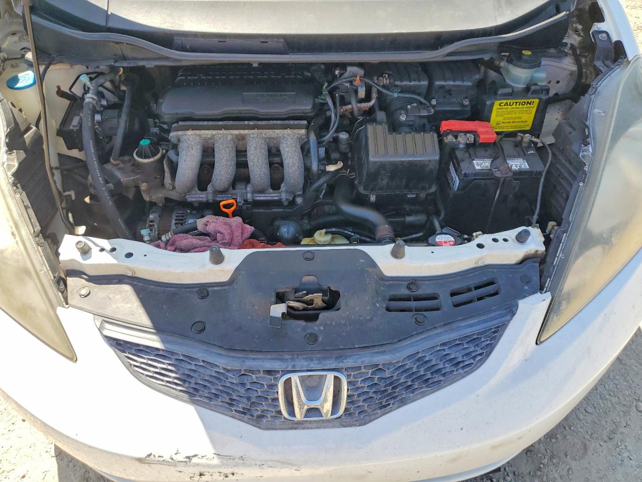 2009 Honda Fit White vin: JHMGE882X9S021913