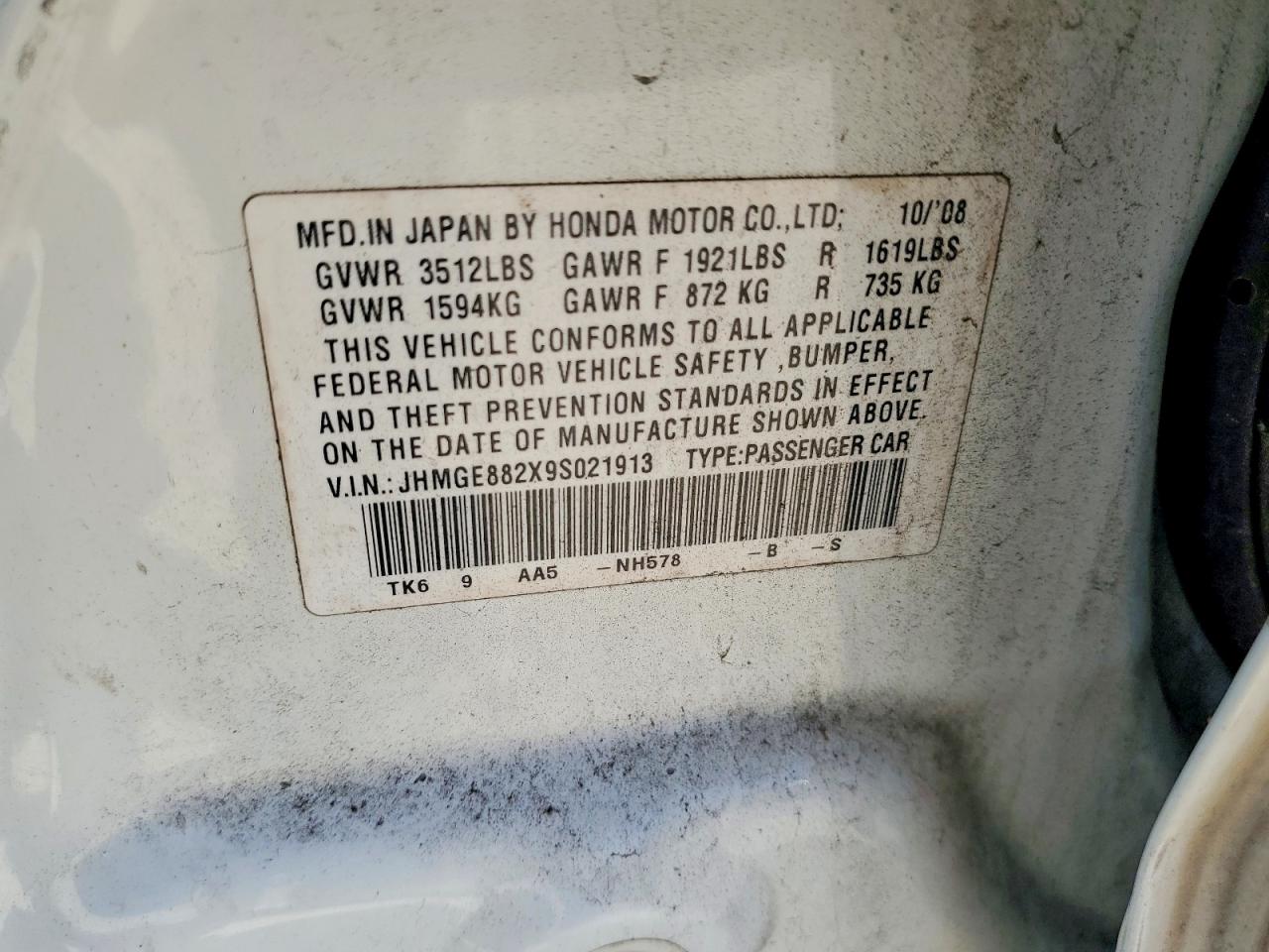 2009 Honda Fit White vin: JHMGE882X9S021913