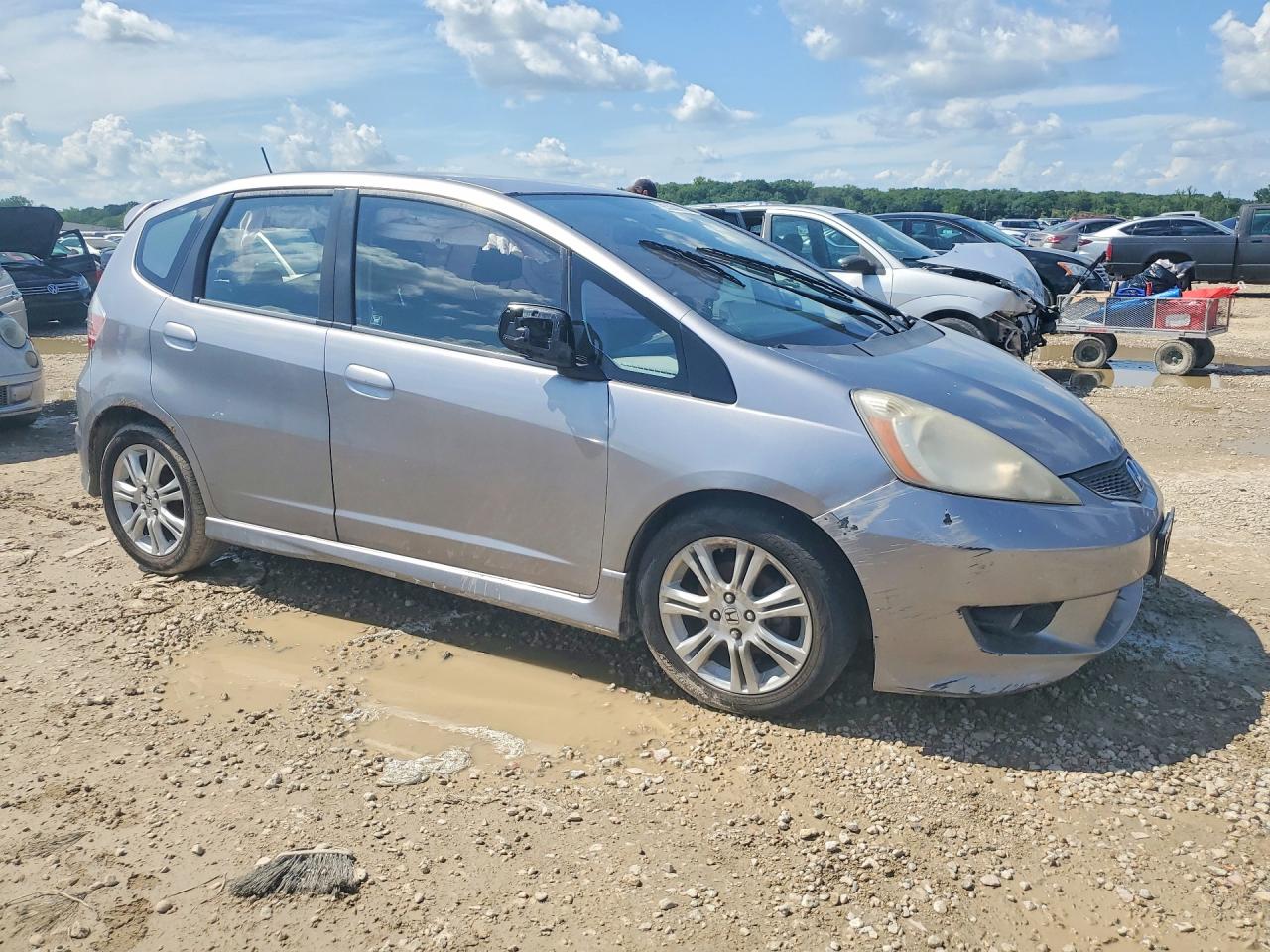 2009 Honda Fit Sport Silver vin: JHMGE88409S010520