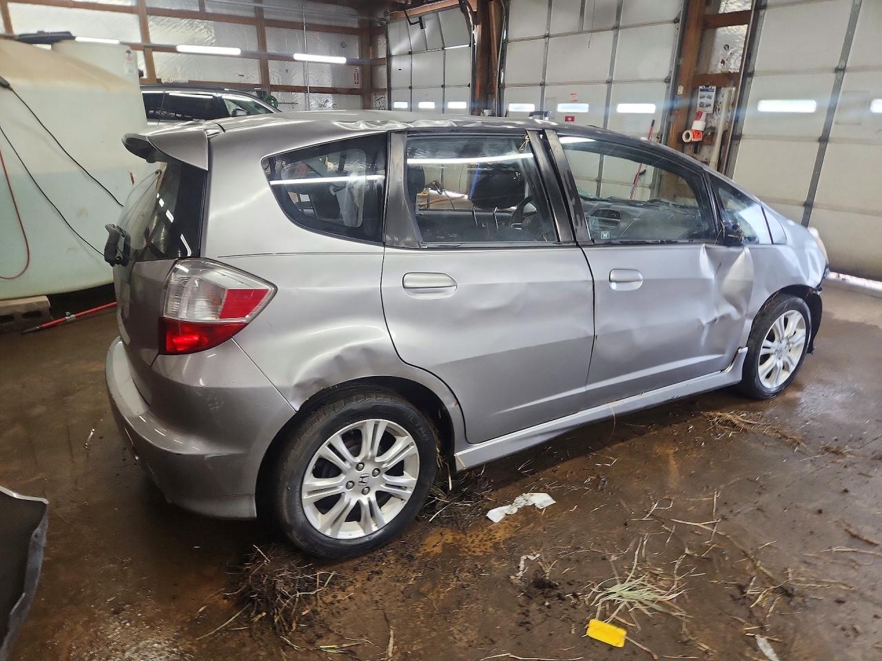 2009 Honda Fit Sport Silver vin: JHMGE88409S029391