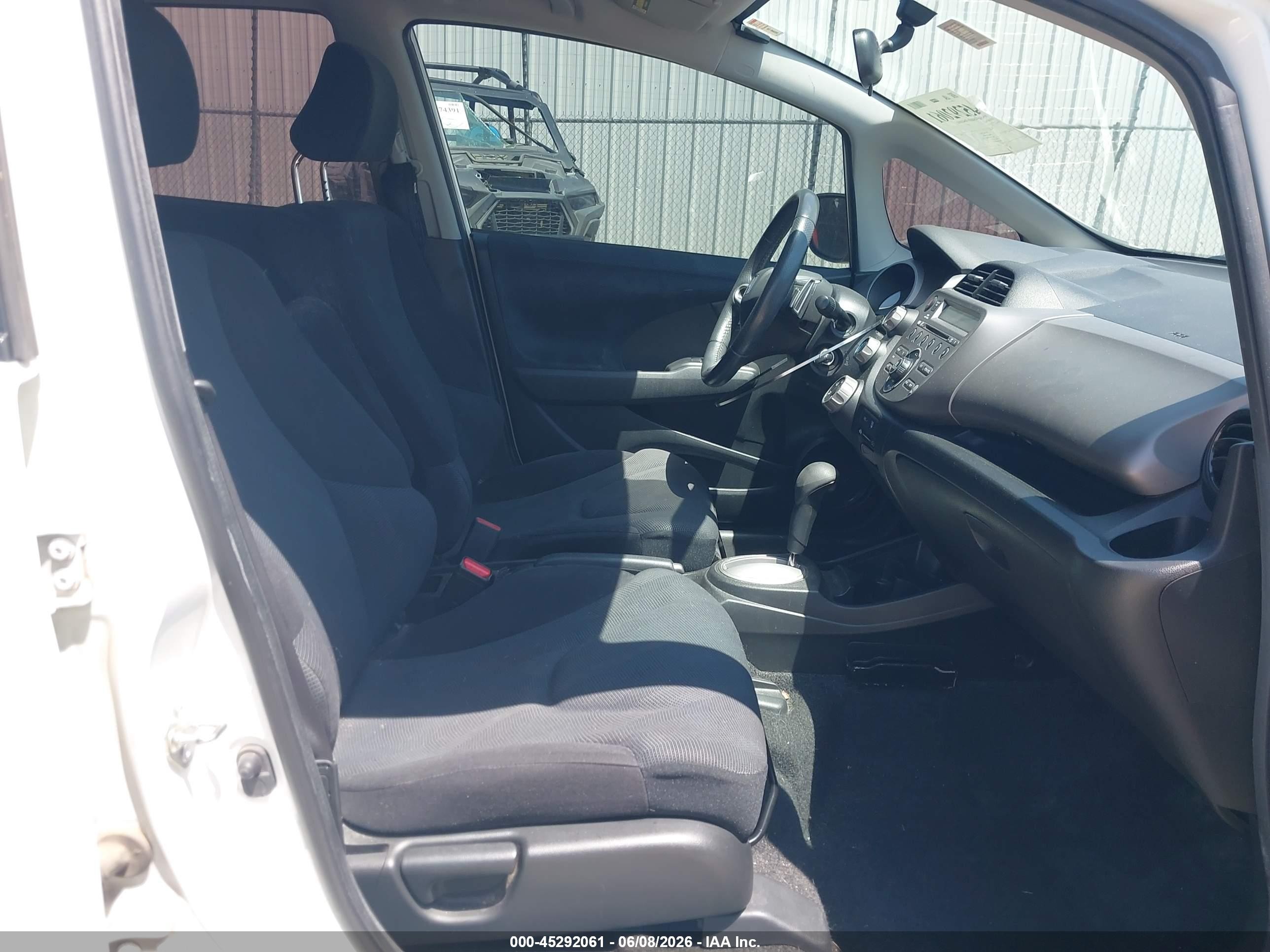 2009 Honda Fit Sport White vin: JHMGE88419C001142