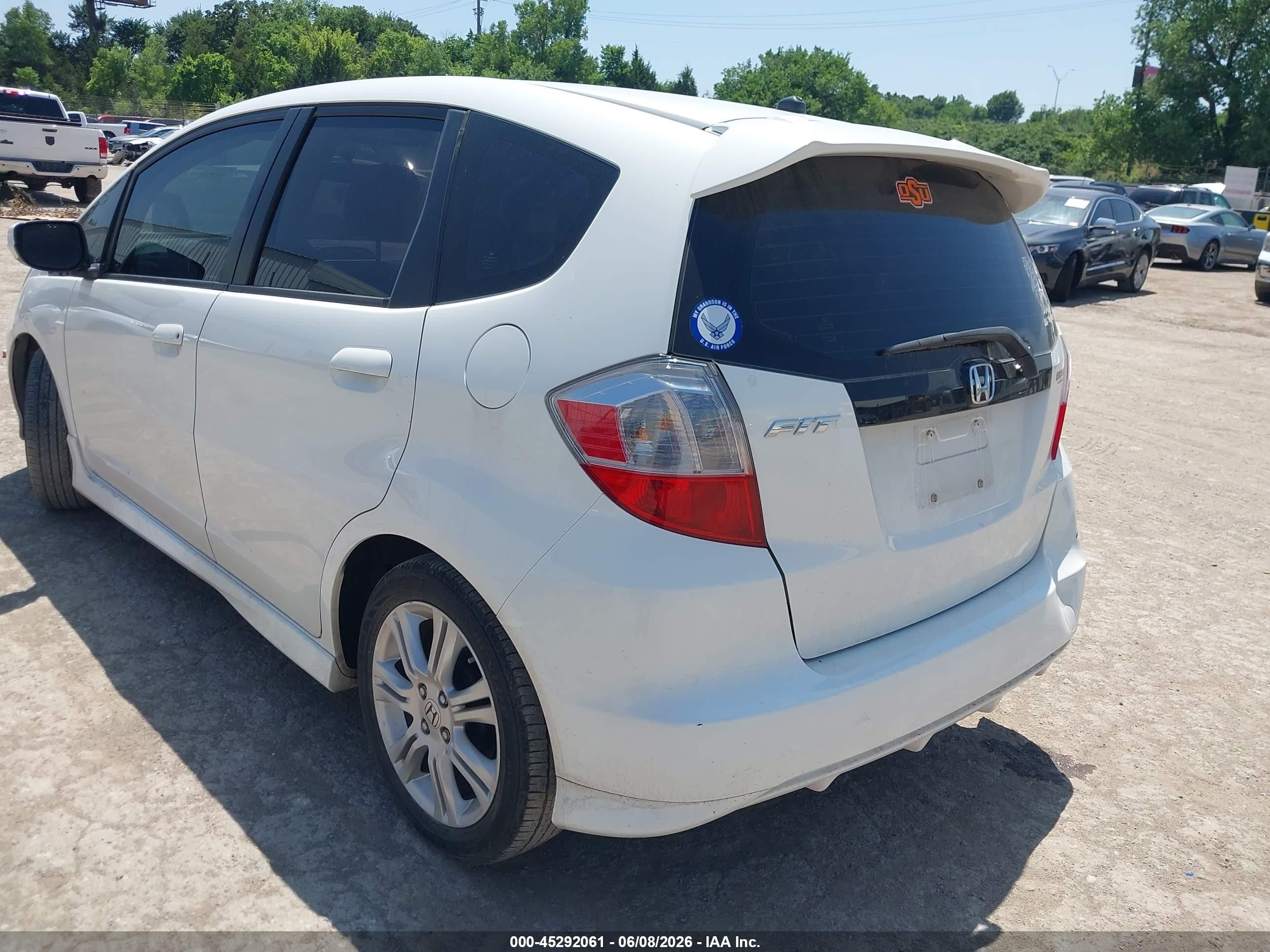 2009 Honda Fit Sport White vin: JHMGE88419C001142