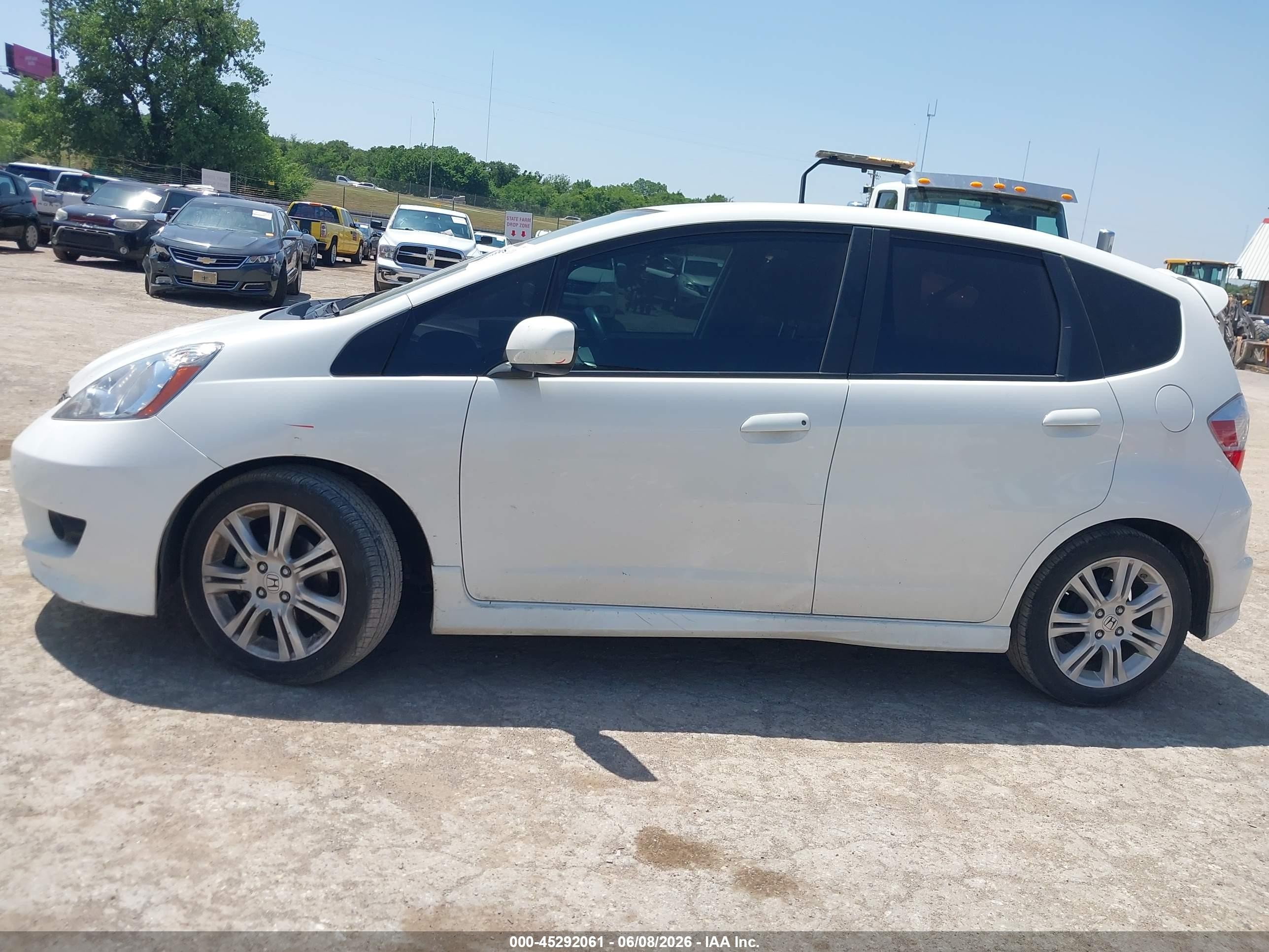 2009 Honda Fit Sport White vin: JHMGE88419C001142