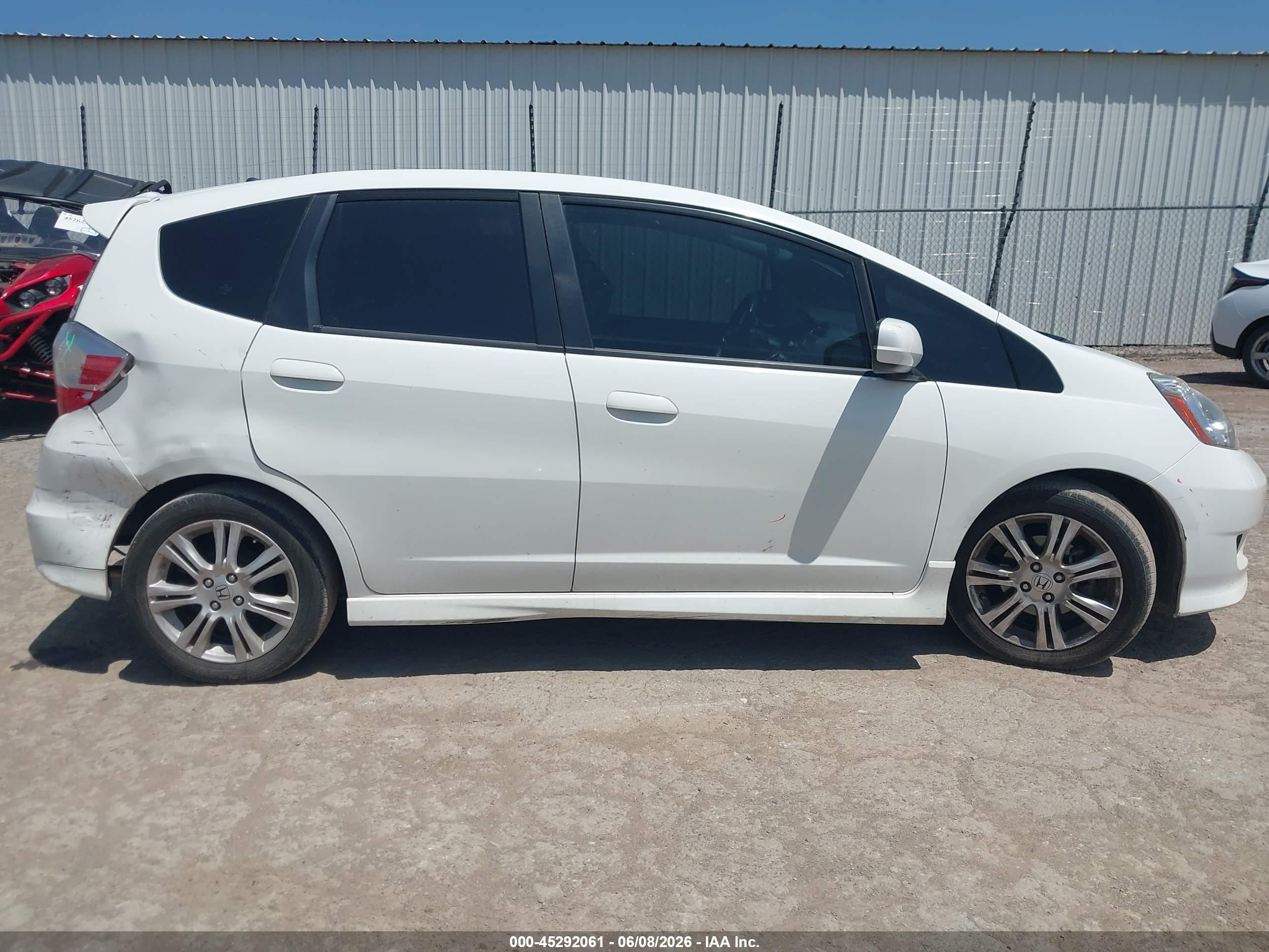 2009 Honda Fit Sport White vin: JHMGE88419C001142
