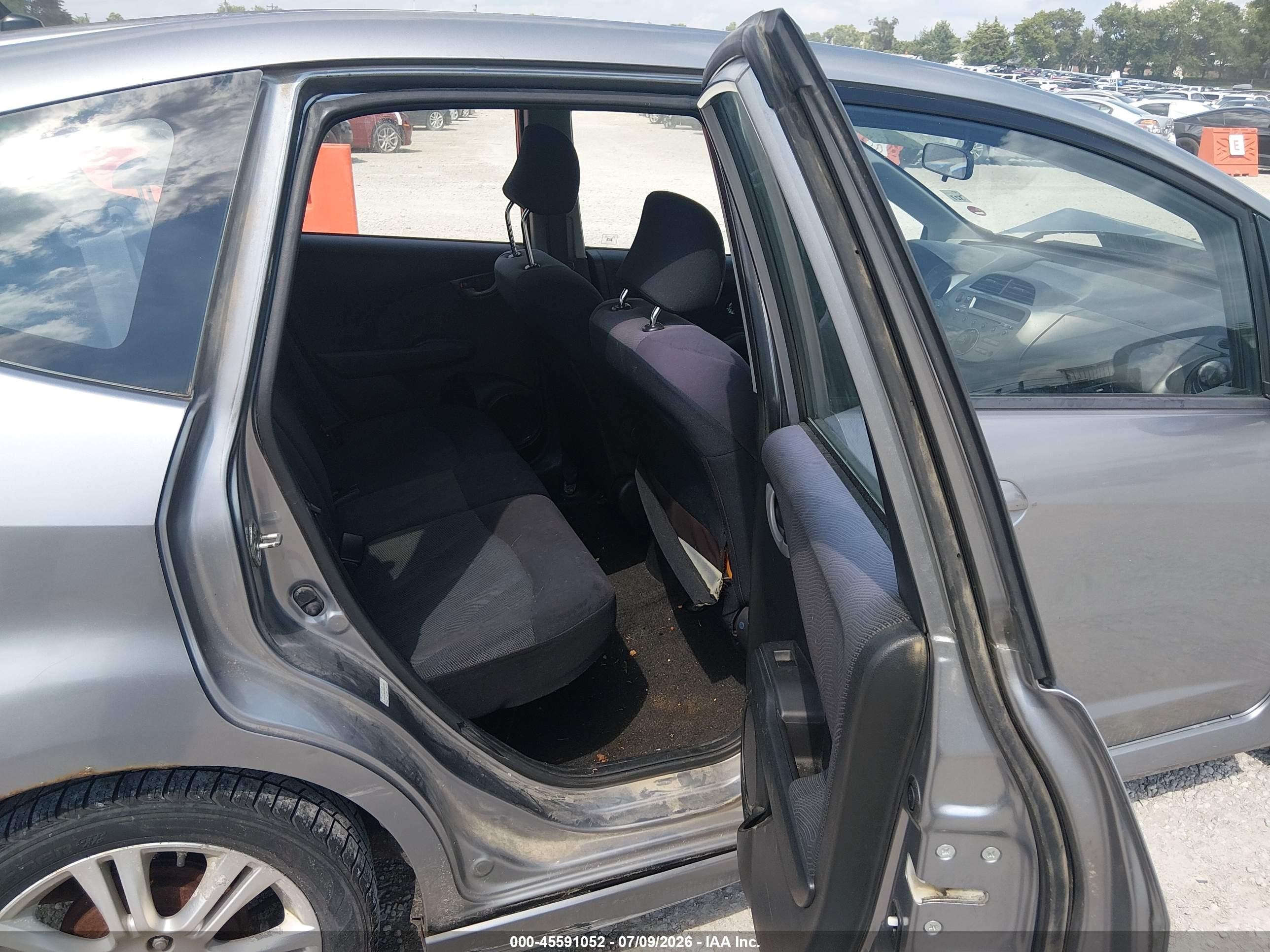2009 Honda Fit Sport Silver vin: JHMGE88419S037919