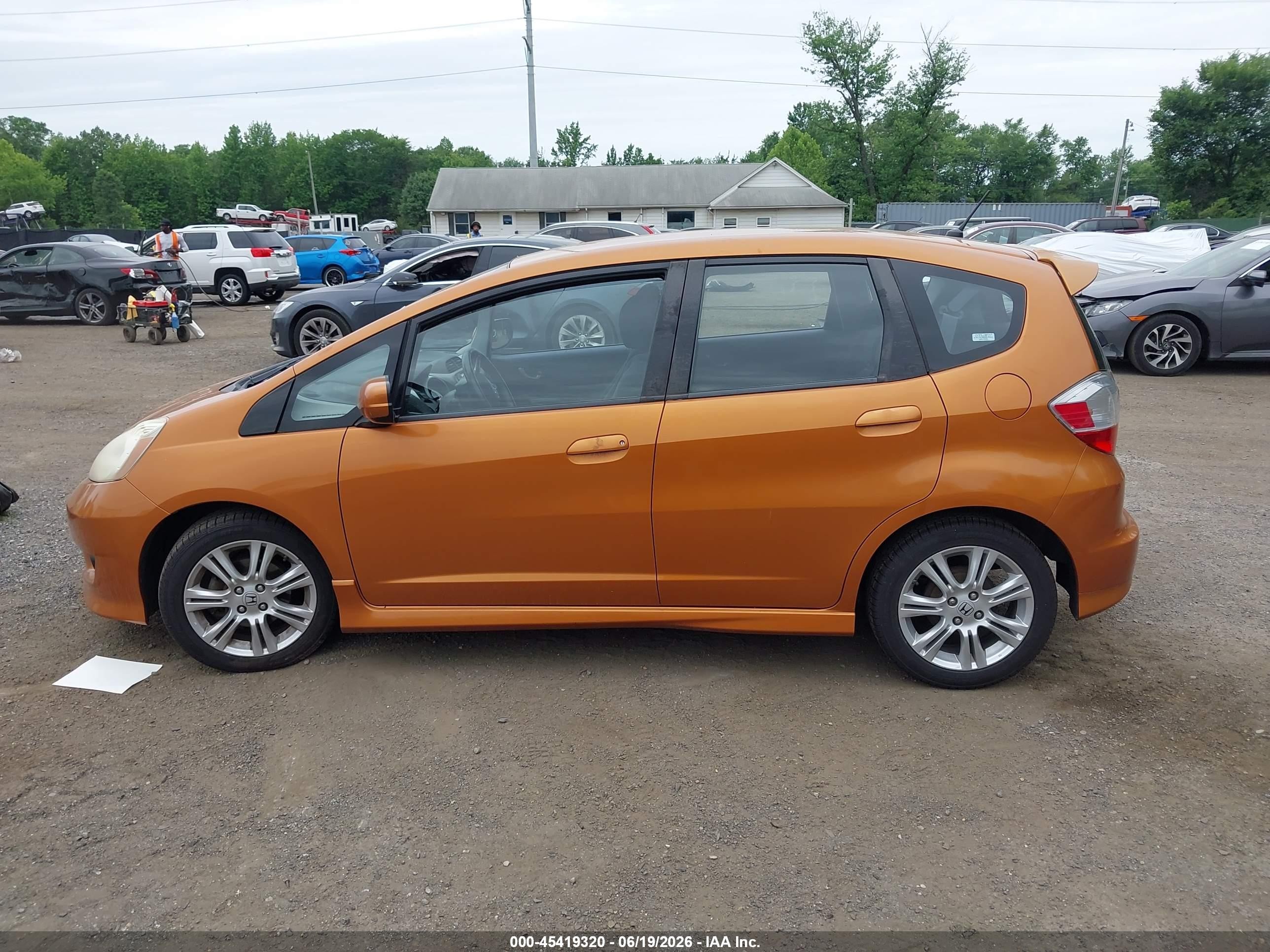 2009 Honda Fit Sport Orange vin: JHMGE88429S033684