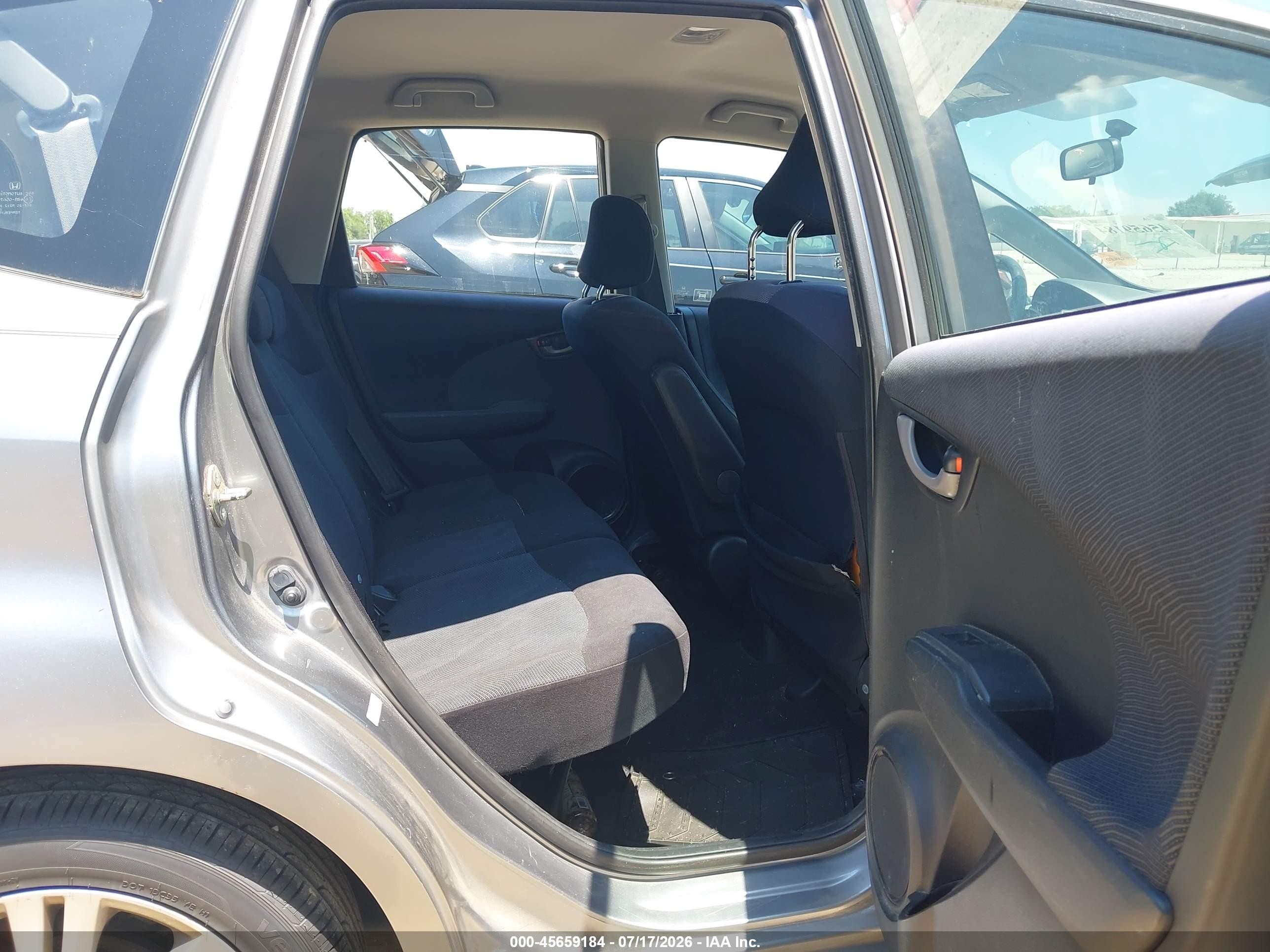 2009 Honda Fit Sport Silver vin: JHMGE88439S002962