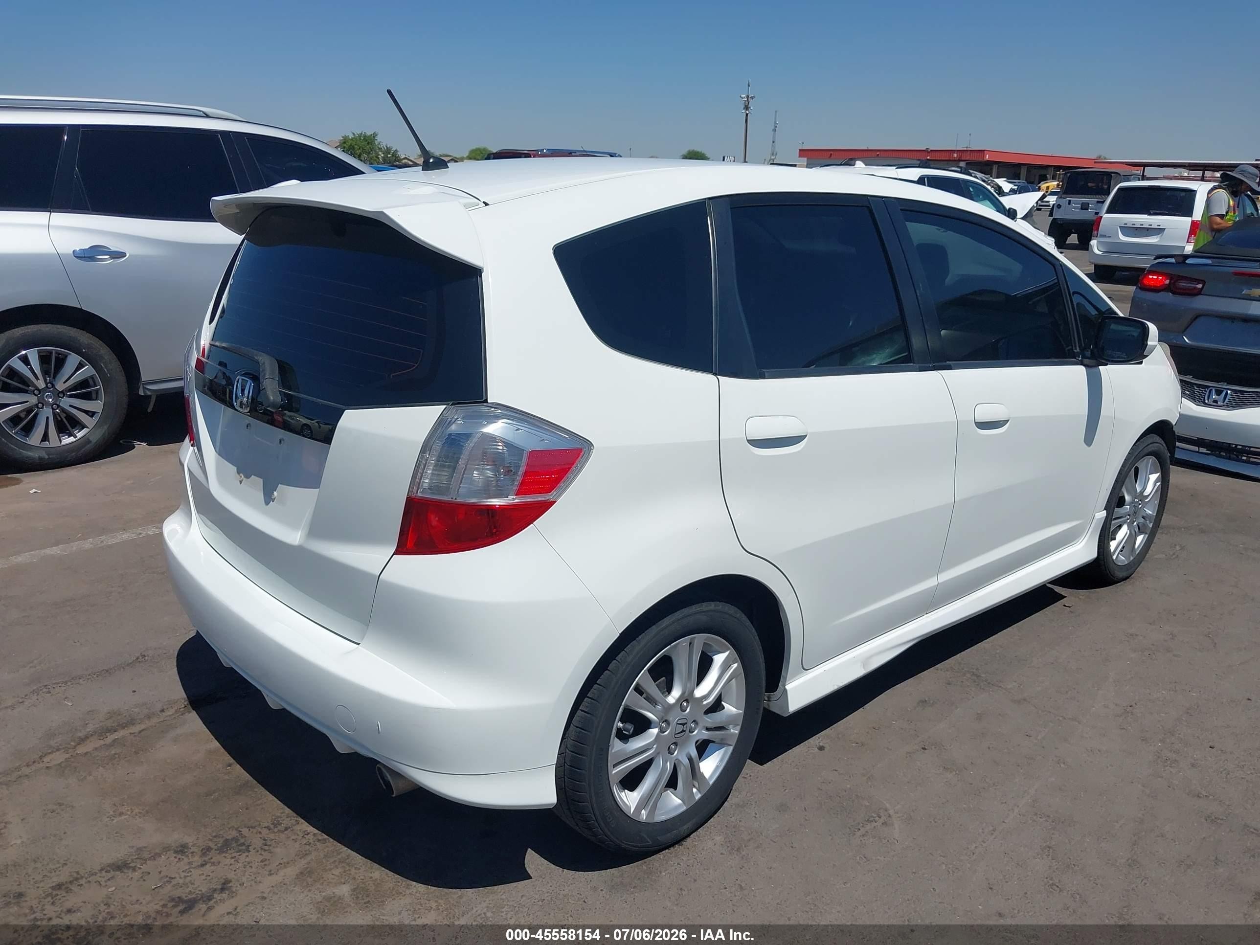 2009 Honda Fit Sport White vin: JHMGE88459S056800