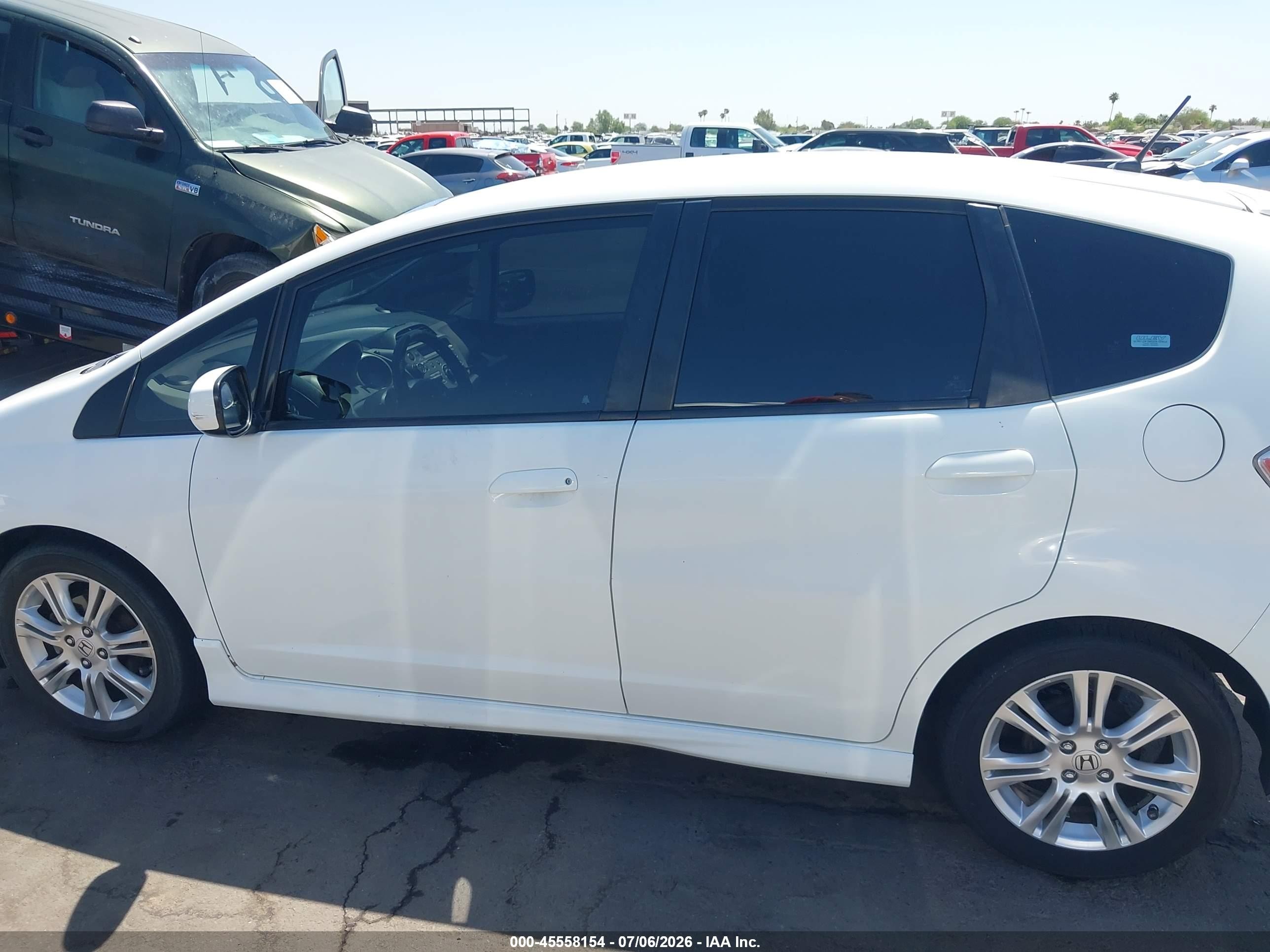 2009 Honda Fit Sport White vin: JHMGE88459S056800