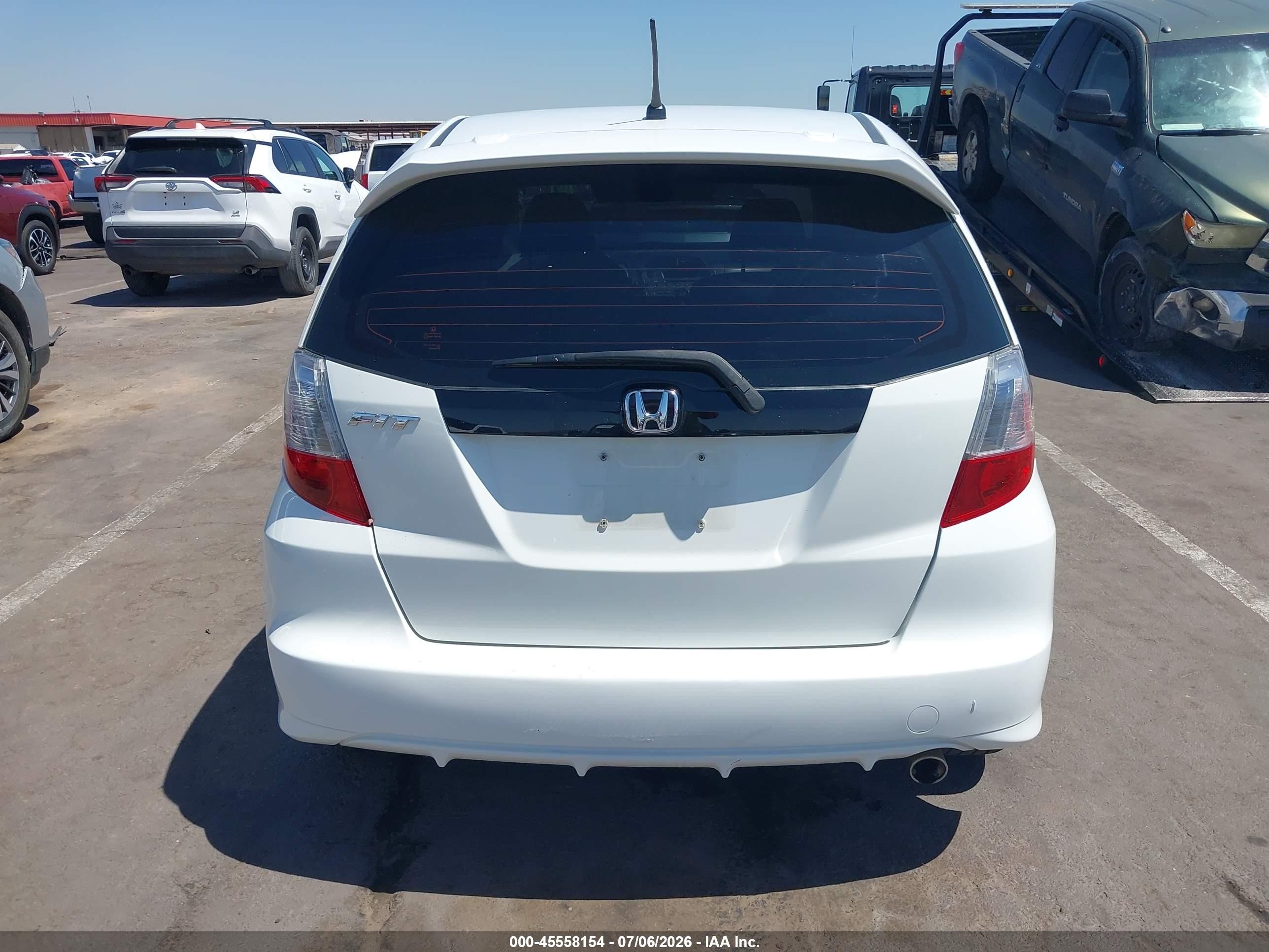 2009 Honda Fit Sport White vin: JHMGE88459S056800