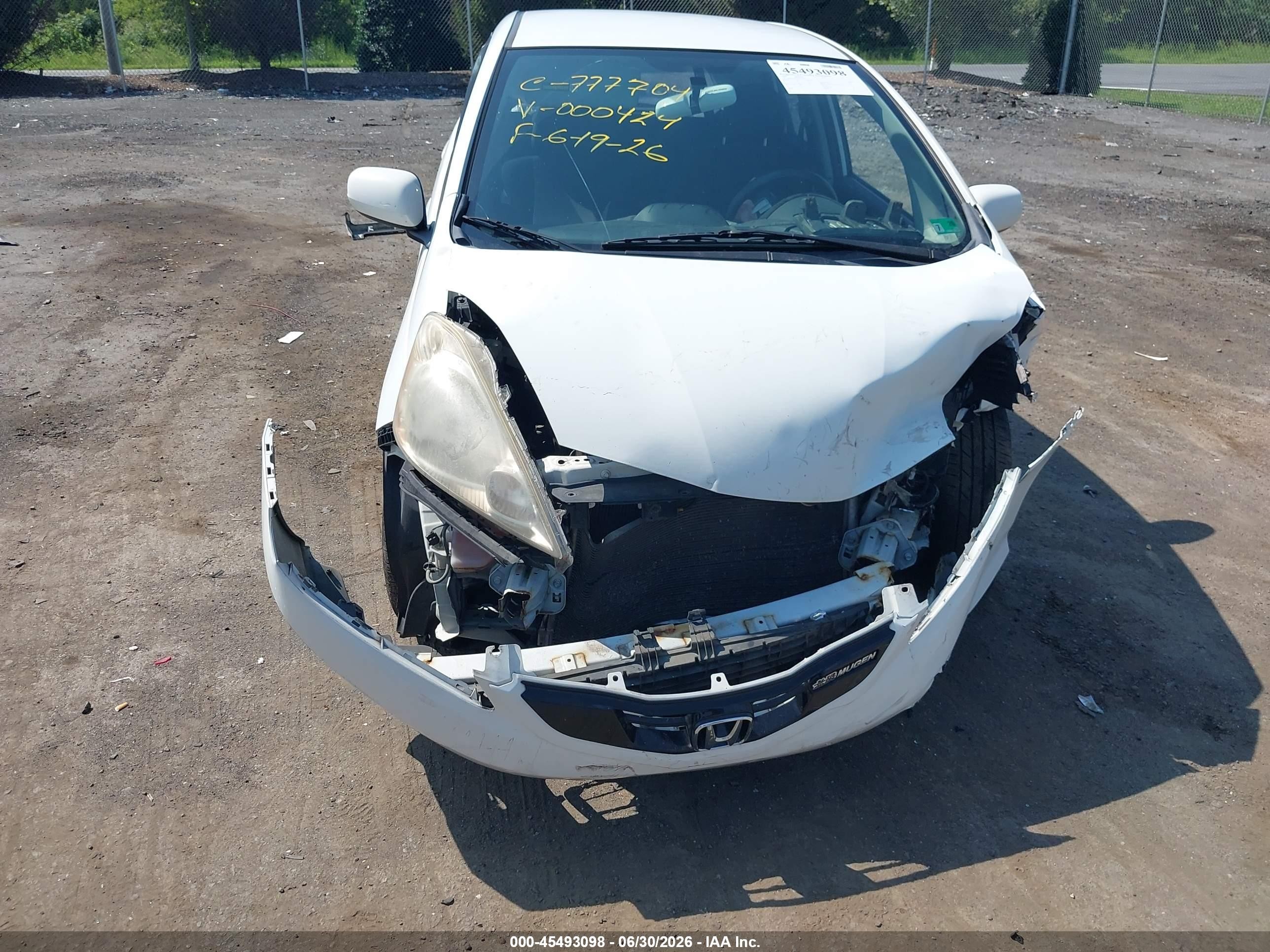 2009 Honda Fit Sport Белый vin: JHMGE88469C000424