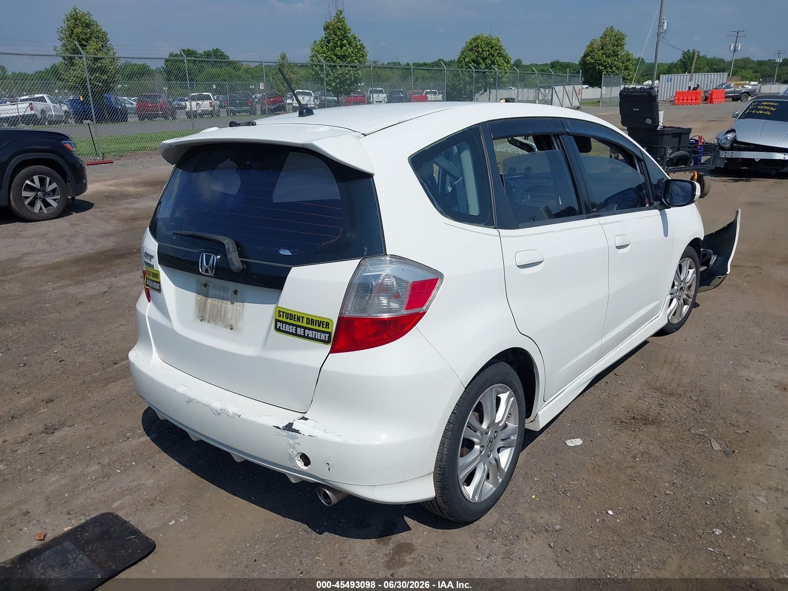 2009 Honda Fit Sport Белый vin: JHMGE88469C000424
