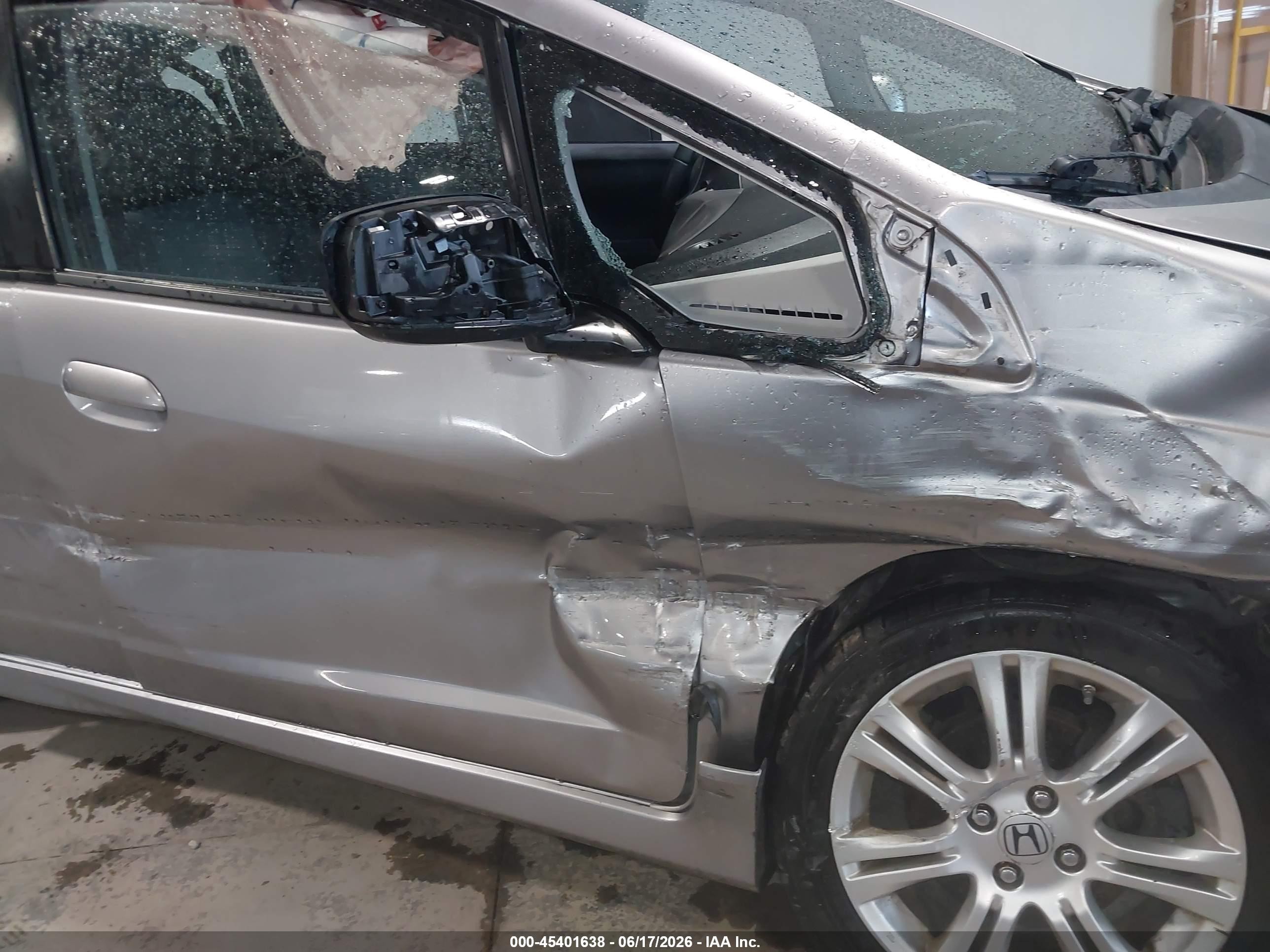 2009 Honda Fit Sport Silver vin: JHMGE88469S060869