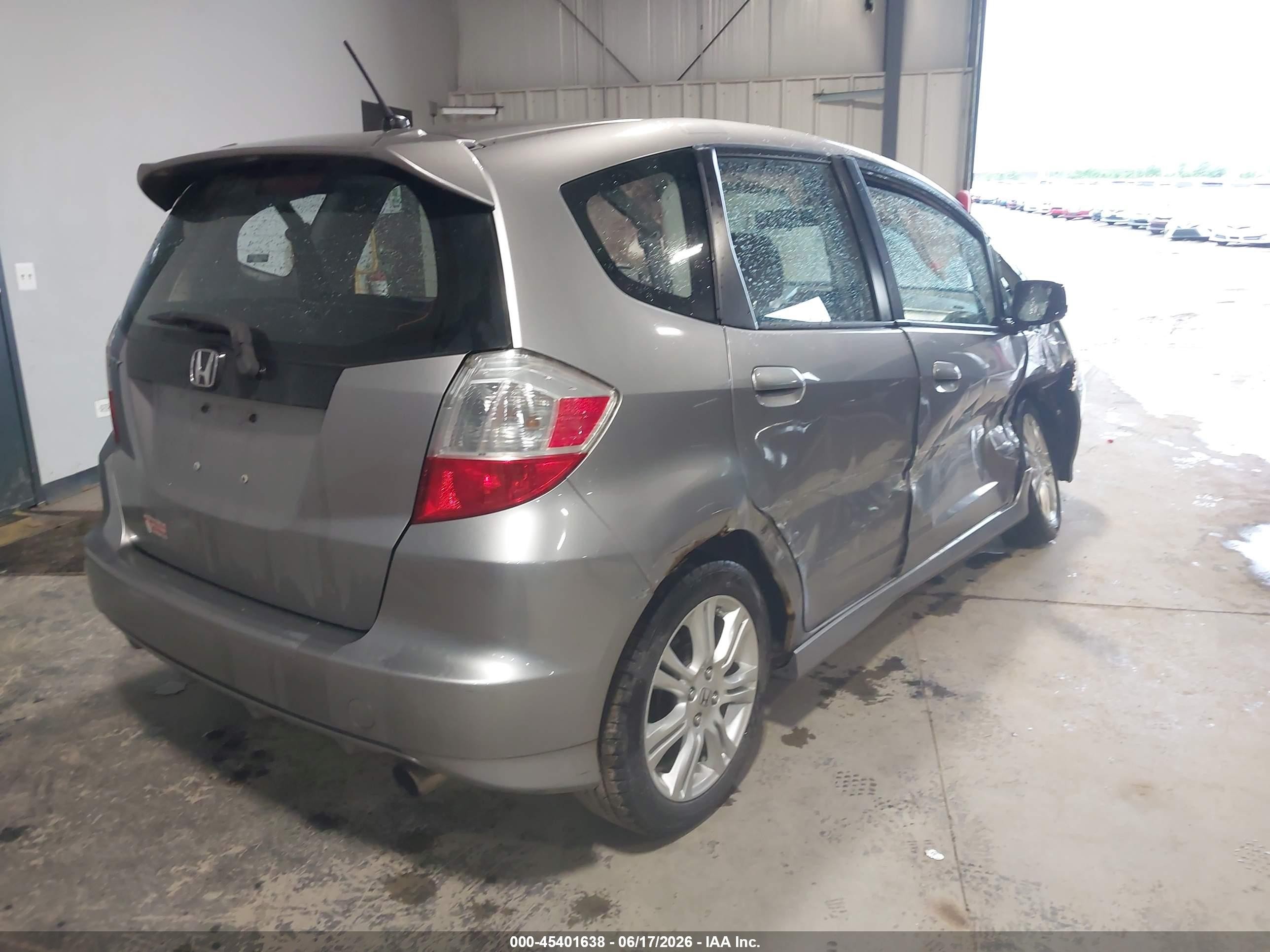 2009 Honda Fit Sport Silver vin: JHMGE88469S060869
