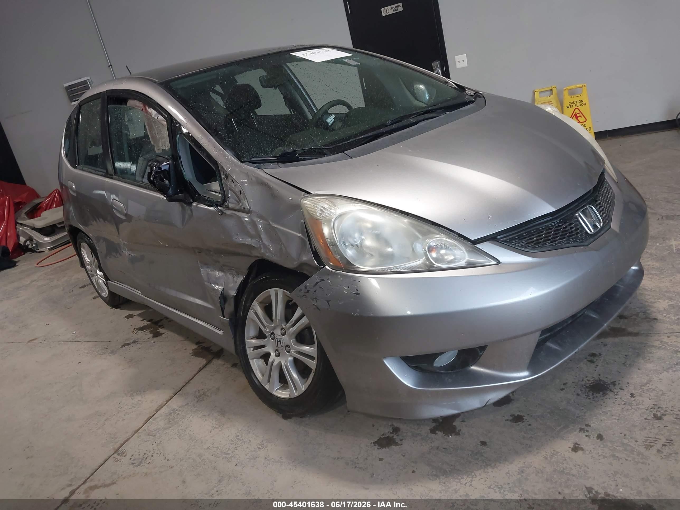 2009 Honda Fit Sport Silver vin: JHMGE88469S060869