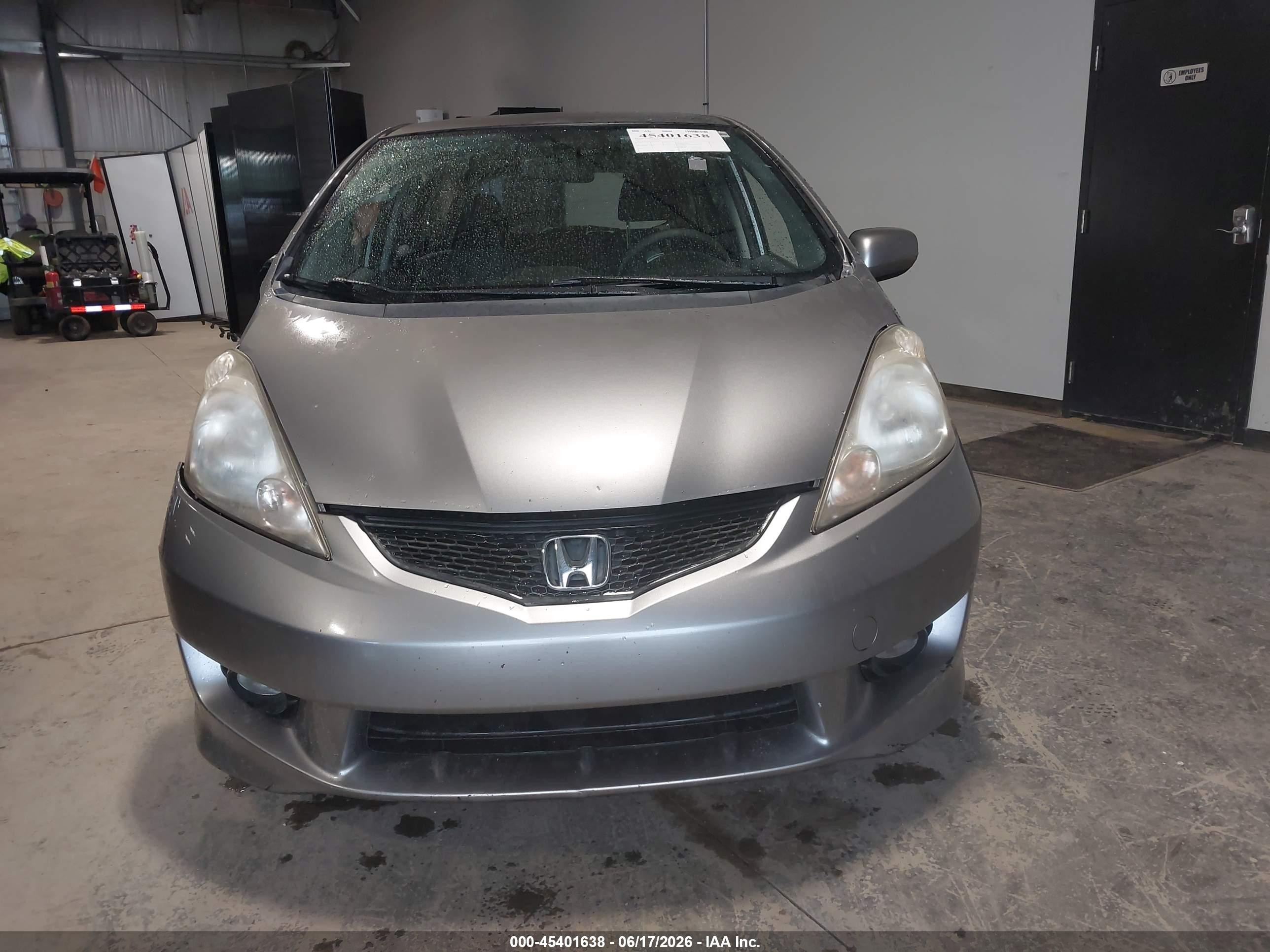 2009 Honda Fit Sport Silver vin: JHMGE88469S060869