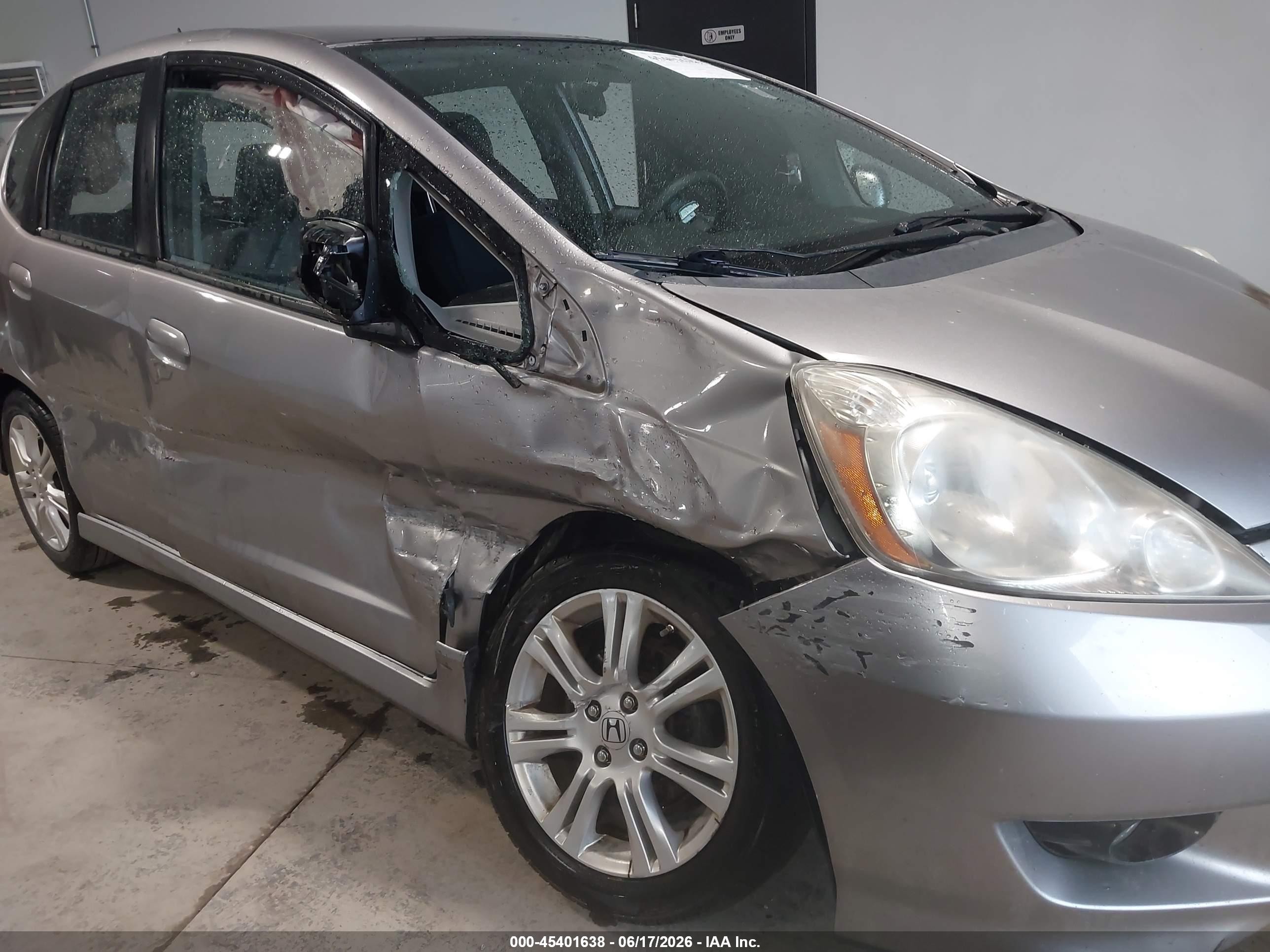 2009 Honda Fit Sport Silver vin: JHMGE88469S060869